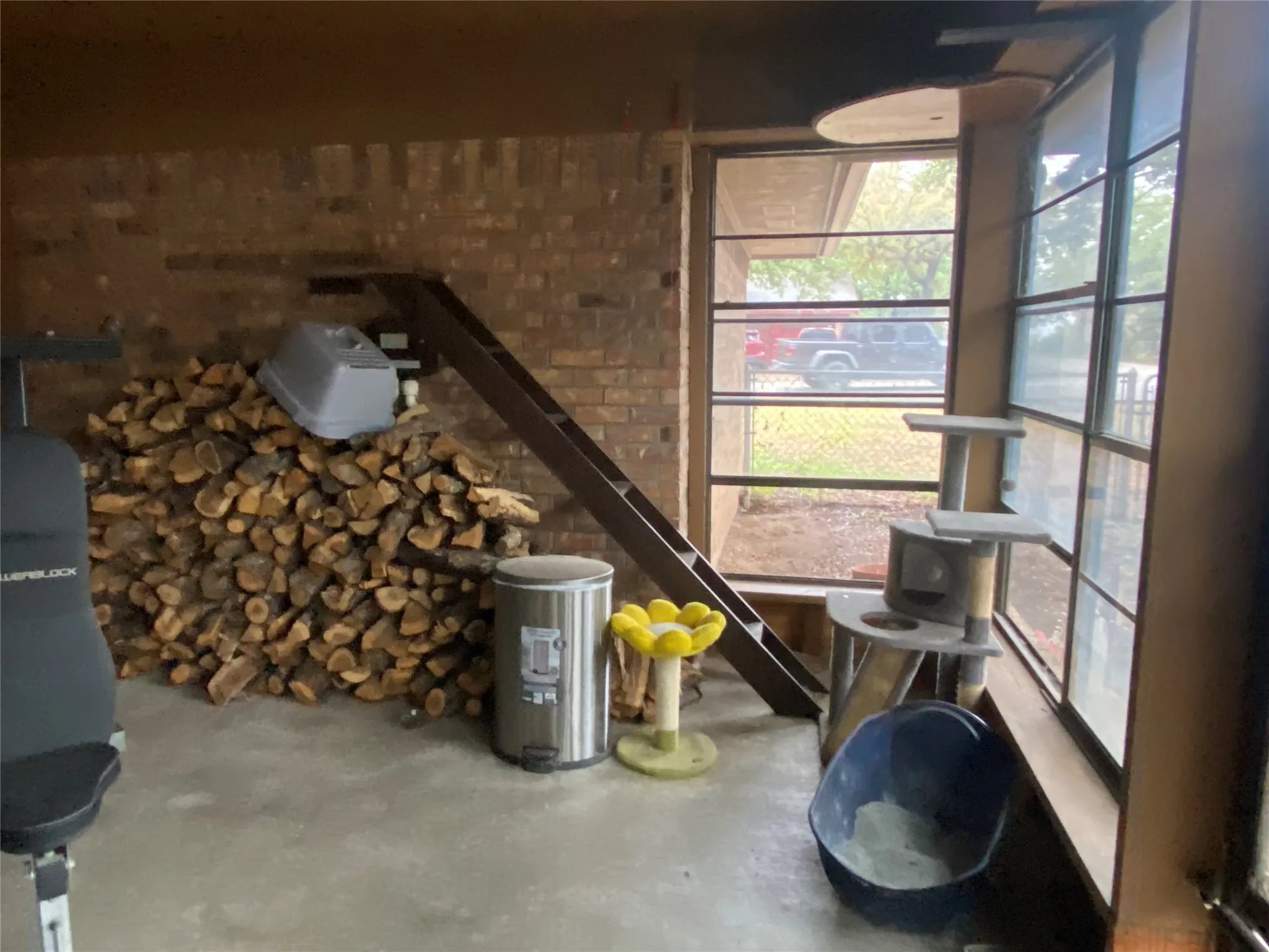Single Family Residence For Sale in Palo Pinto County , 501 Mesquite Street, Mineral Wells, Texas 76067, 4 Bedroom, 2 Bathroom, 2 Garage spaces, 2,215 Sqft, built in 1983, mls#21403002, Real Estate Agent in Mineral Wells, Homes For Sale in Palo Pinto county, Homes For Sale in Mineral Wells, Realtor in Mineral Wells Texas, Real Estate Brokerage Independent Realty Texas, Luminita Cordes Realtor