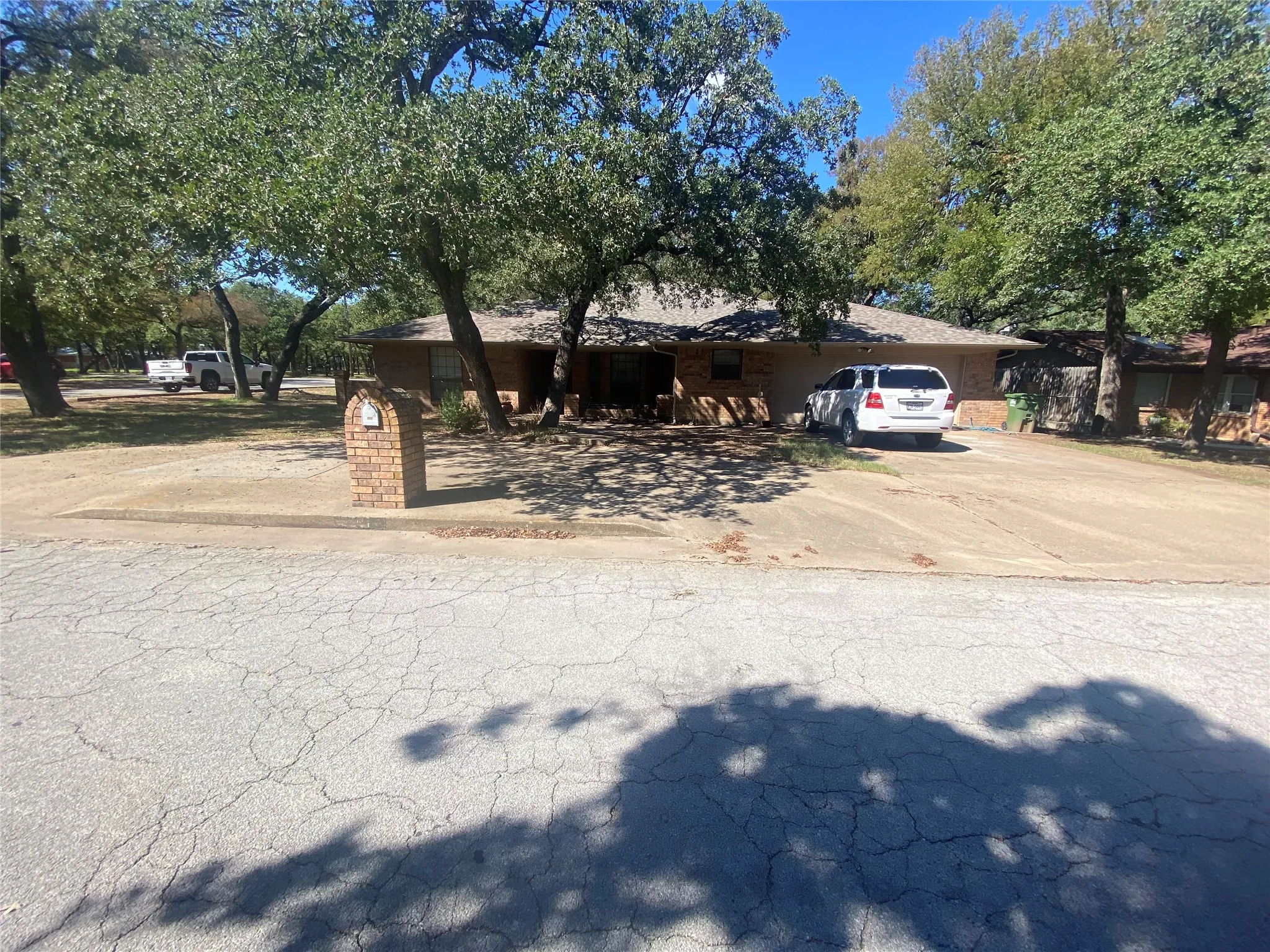 Single Family Residence For Sale in Palo Pinto County , 501 Mesquite Street, Mineral Wells, Texas 76067, 4 Bedroom, 2 Bathroom, 2 Garage spaces, 2,215 Sqft, built in 1983, mls#21403002, Real Estate Agent in Mineral Wells, Homes For Sale in Palo Pinto county, Homes For Sale in Mineral Wells, Realtor in Mineral Wells Texas, Real Estate Brokerage Independent Realty Texas, Luminita Cordes Realtor