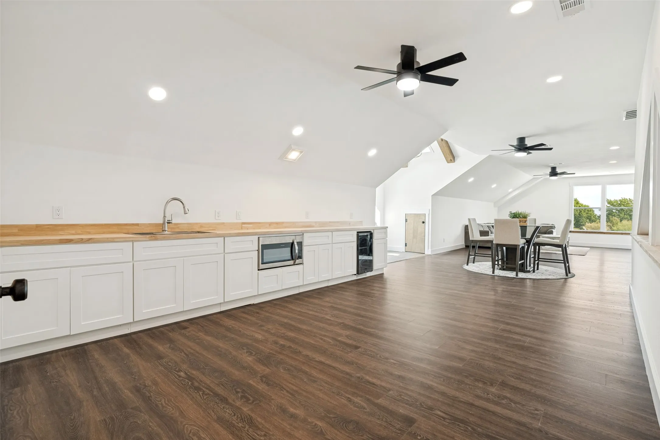 Single Family Residence For Sale in Johnson County , 7617 Sky Road, Godley, Texas 76044, 7 Bedroom, 7 Bathroom, 4 Garage spaces, 7,471 Sqft, built in 1980, mls#21402992, Real Estate Agent in Godley, Homes For Sale in Johnson county, Homes For Sale in Godley, Realtor in Godley Texas, Real Estate Brokerage Independent Realty Texas, Luminita Cordes Realtor
