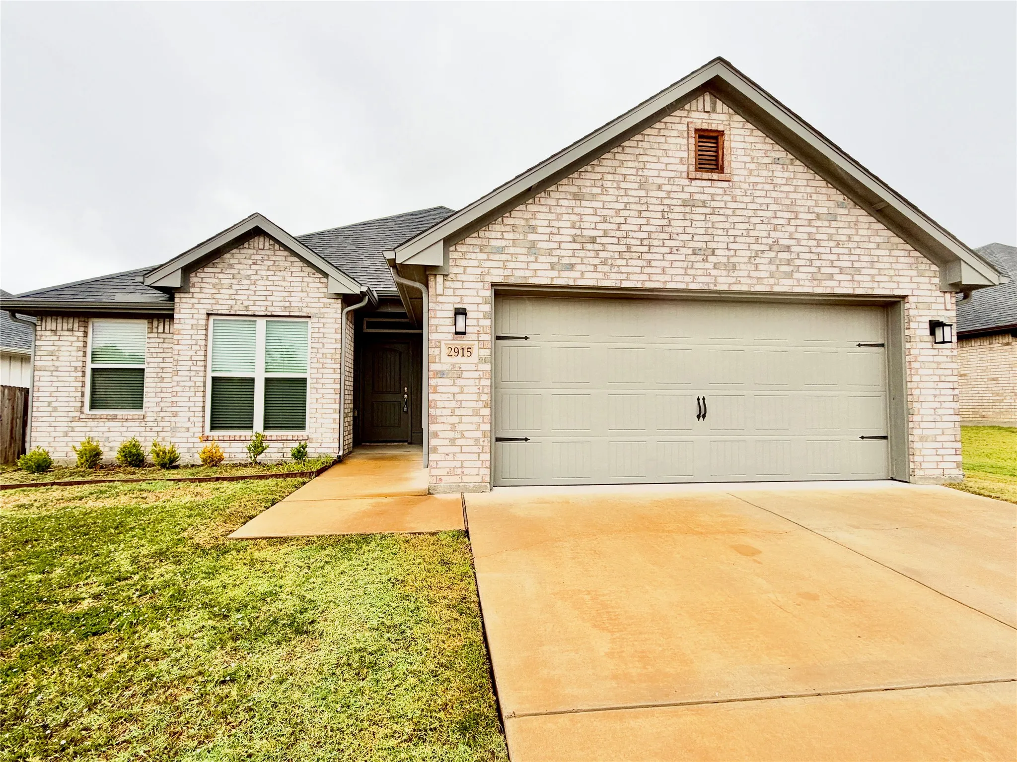 Single Family Residence For Rent in Grayson County , 2915 Tulip Drive, Sherman, Texas 75092, 3 Bedroom, 2 Bathroom, 2 Garage spaces, 1,610 Sqft, built in 2023, mls#21403005, Real Estate Agent in Sherman, Homes For Rent in Grayson county, Homes For Rent in Sherman, Realtor in Sherman Texas, Real Estate Brokerage Independent Realty Texas, Luminita Cordes Realtor