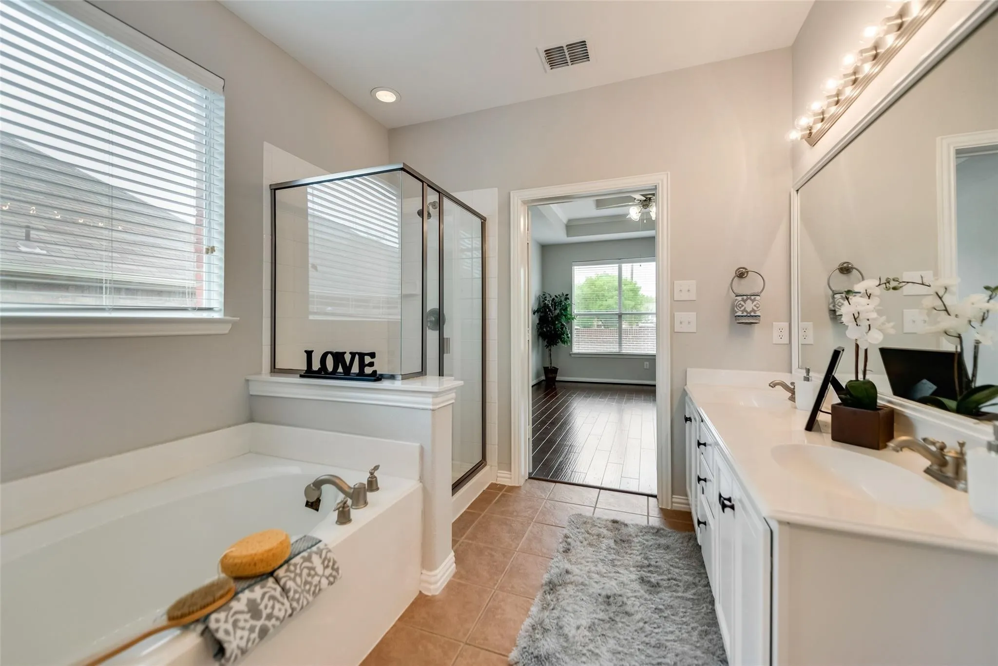 Single Family Residence For Rent in Collin County , 9740 Ellery Avenue, Plano, Texas 75025, 4 Bedroom, 3 Bathroom, 2 Garage spaces, 2,601 Sqft, built in 2006, mls#21402971, Real Estate Agent in Plano, Homes For Rent in Collin county, Homes For Rent in Plano, Realtor in Plano Texas, Real Estate Brokerage Independent Realty Texas, Luminita Cordes Realtor