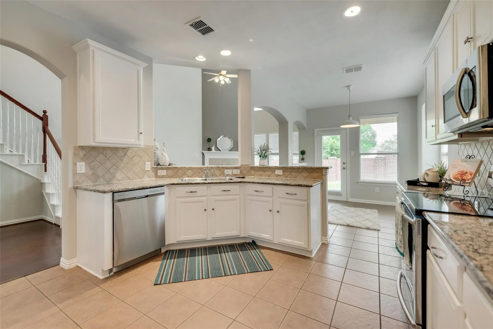 Single Family Residence For Rent in Collin County , 9740 Ellery Avenue, Plano, Texas 75025, 4 Bedroom, 3 Bathroom, 2 Garage spaces, 2,601 Sqft, built in 2006, mls#21402971, Real Estate Agent in Plano, Homes For Rent in Collin county, Homes For Rent in Plano, Realtor in Plano Texas, Real Estate Brokerage Independent Realty Texas, Luminita Cordes Realtor