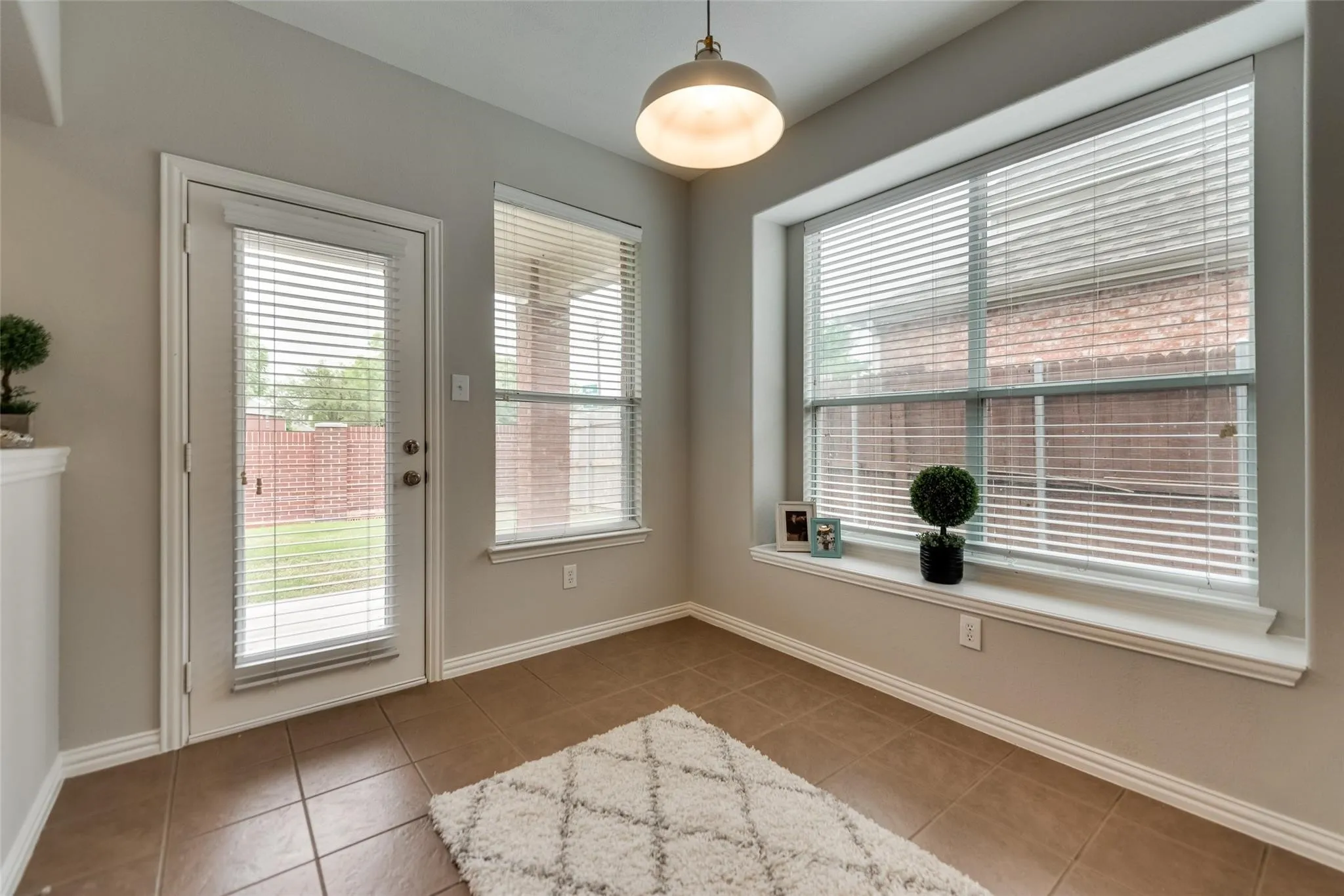 Single Family Residence For Rent in Collin County , 9740 Ellery Avenue, Plano, Texas 75025, 4 Bedroom, 3 Bathroom, 2 Garage spaces, 2,601 Sqft, built in 2006, mls#21402971, Real Estate Agent in Plano, Homes For Rent in Collin county, Homes For Rent in Plano, Realtor in Plano Texas, Real Estate Brokerage Independent Realty Texas, Luminita Cordes Realtor