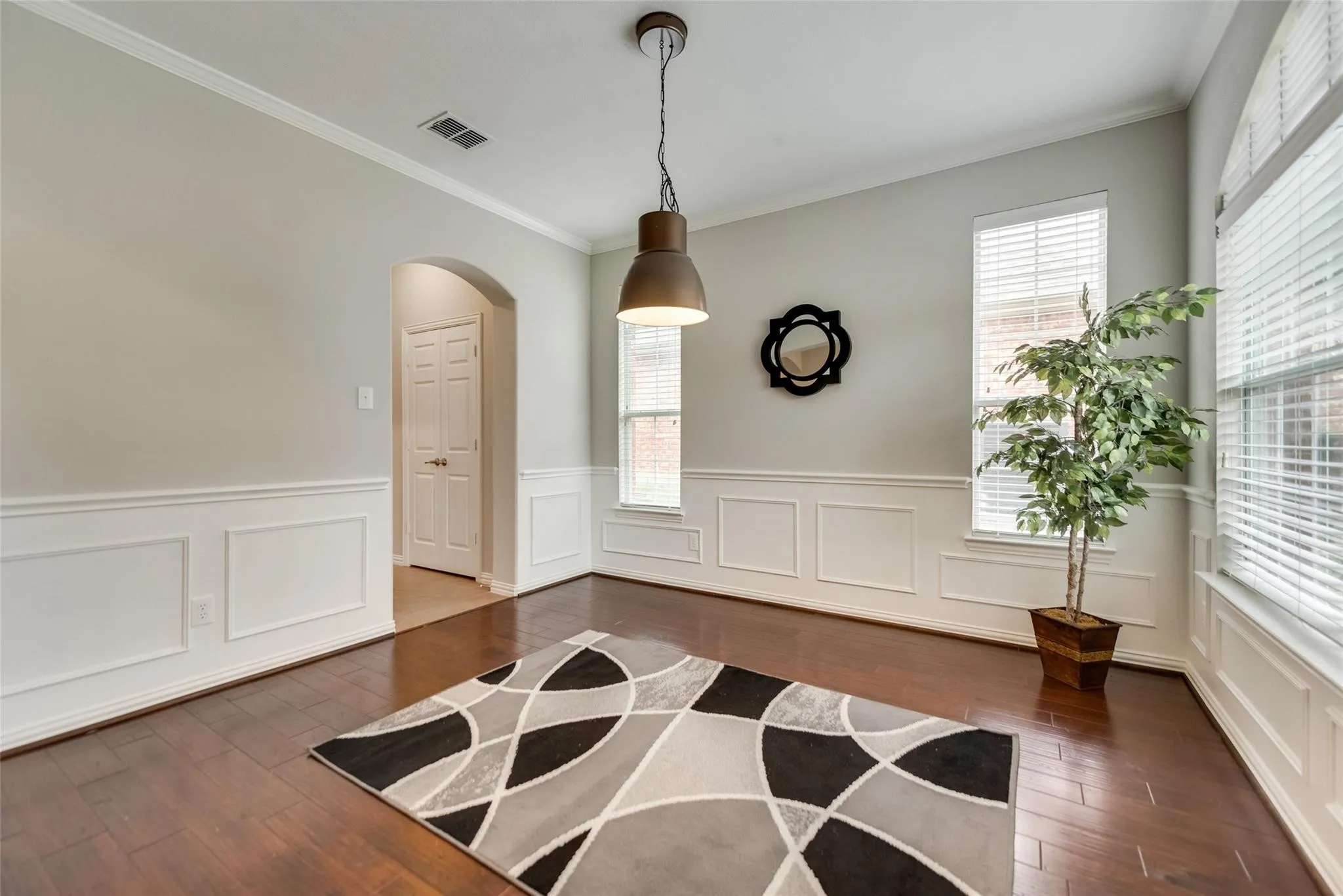 Single Family Residence For Rent in Collin County , 9740 Ellery Avenue, Plano, Texas 75025, 4 Bedroom, 3 Bathroom, 2 Garage spaces, 2,601 Sqft, built in 2006, mls#21402971, Real Estate Agent in Plano, Homes For Rent in Collin county, Homes For Rent in Plano, Realtor in Plano Texas, Real Estate Brokerage Independent Realty Texas, Luminita Cordes Realtor