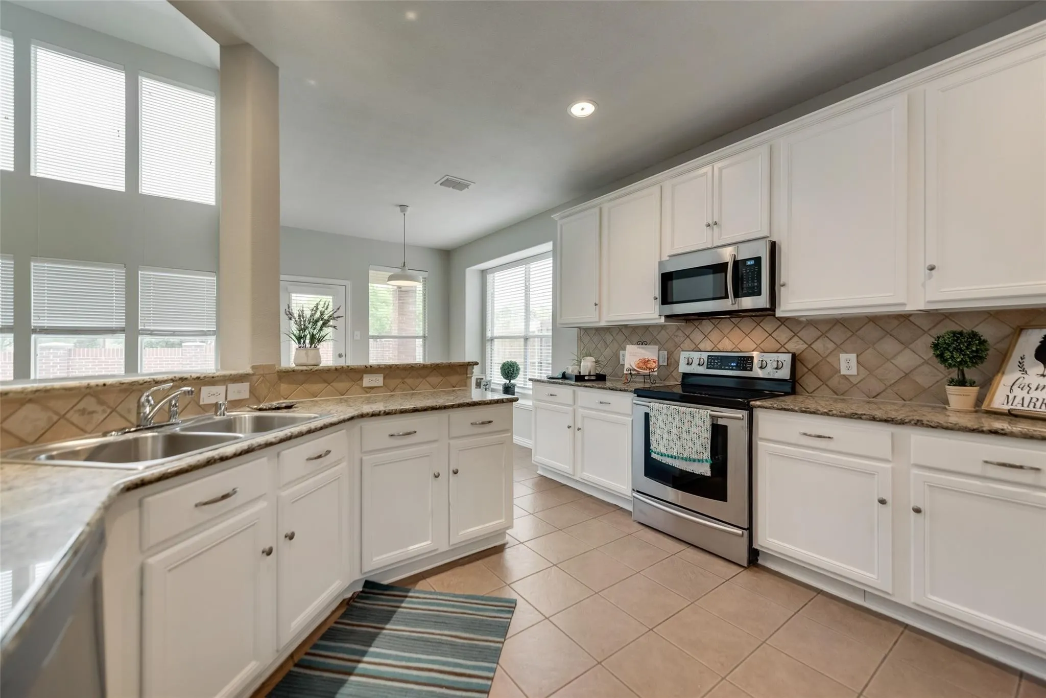 Single Family Residence For Rent in Collin County , 9740 Ellery Avenue, Plano, Texas 75025, 4 Bedroom, 3 Bathroom, 2 Garage spaces, 2,601 Sqft, built in 2006, mls#21402971, Real Estate Agent in Plano, Homes For Rent in Collin county, Homes For Rent in Plano, Realtor in Plano Texas, Real Estate Brokerage Independent Realty Texas, Luminita Cordes Realtor