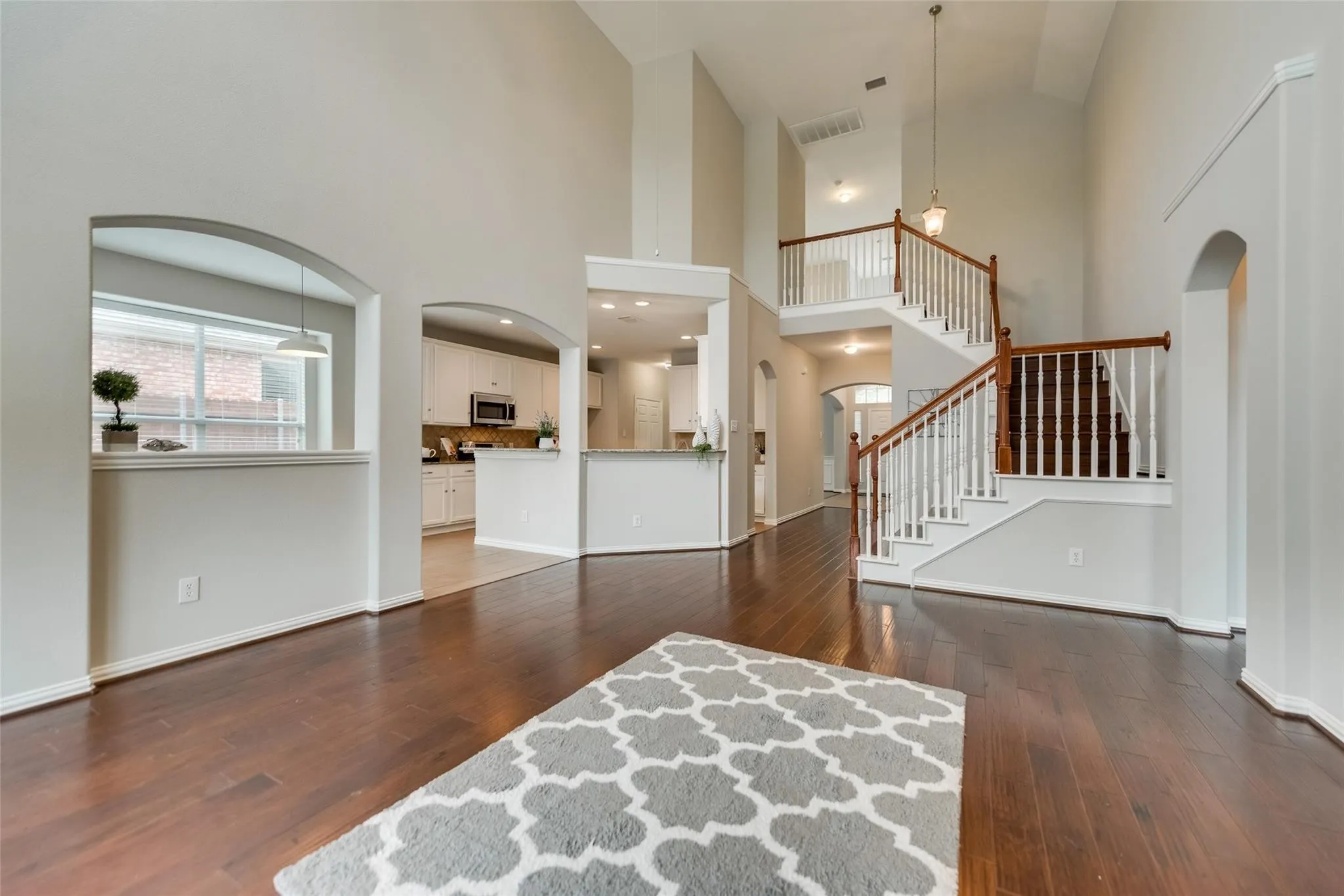 Single Family Residence For Rent in Collin County , 9740 Ellery Avenue, Plano, Texas 75025, 4 Bedroom, 3 Bathroom, 2 Garage spaces, 2,601 Sqft, built in 2006, mls#21402971, Real Estate Agent in Plano, Homes For Rent in Collin county, Homes For Rent in Plano, Realtor in Plano Texas, Real Estate Brokerage Independent Realty Texas, Luminita Cordes Realtor