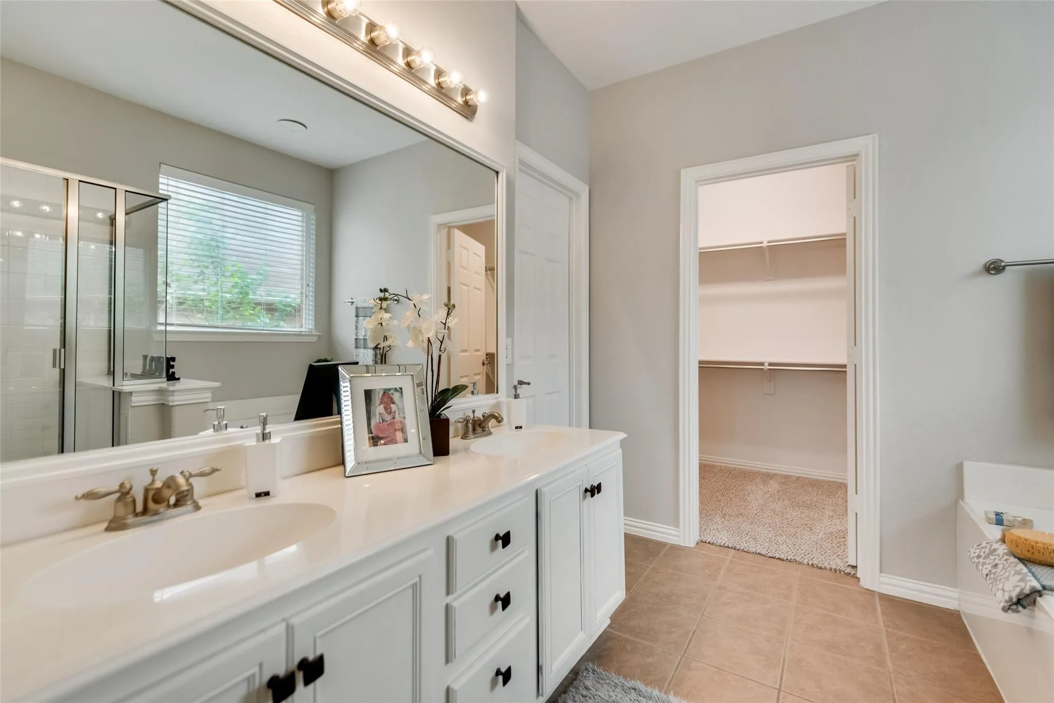 Single Family Residence For Rent in Collin County , 9740 Ellery Avenue, Plano, Texas 75025, 4 Bedroom, 3 Bathroom, 2 Garage spaces, 2,601 Sqft, built in 2006, mls#21402971, Real Estate Agent in Plano, Homes For Rent in Collin county, Homes For Rent in Plano, Realtor in Plano Texas, Real Estate Brokerage Independent Realty Texas, Luminita Cordes Realtor