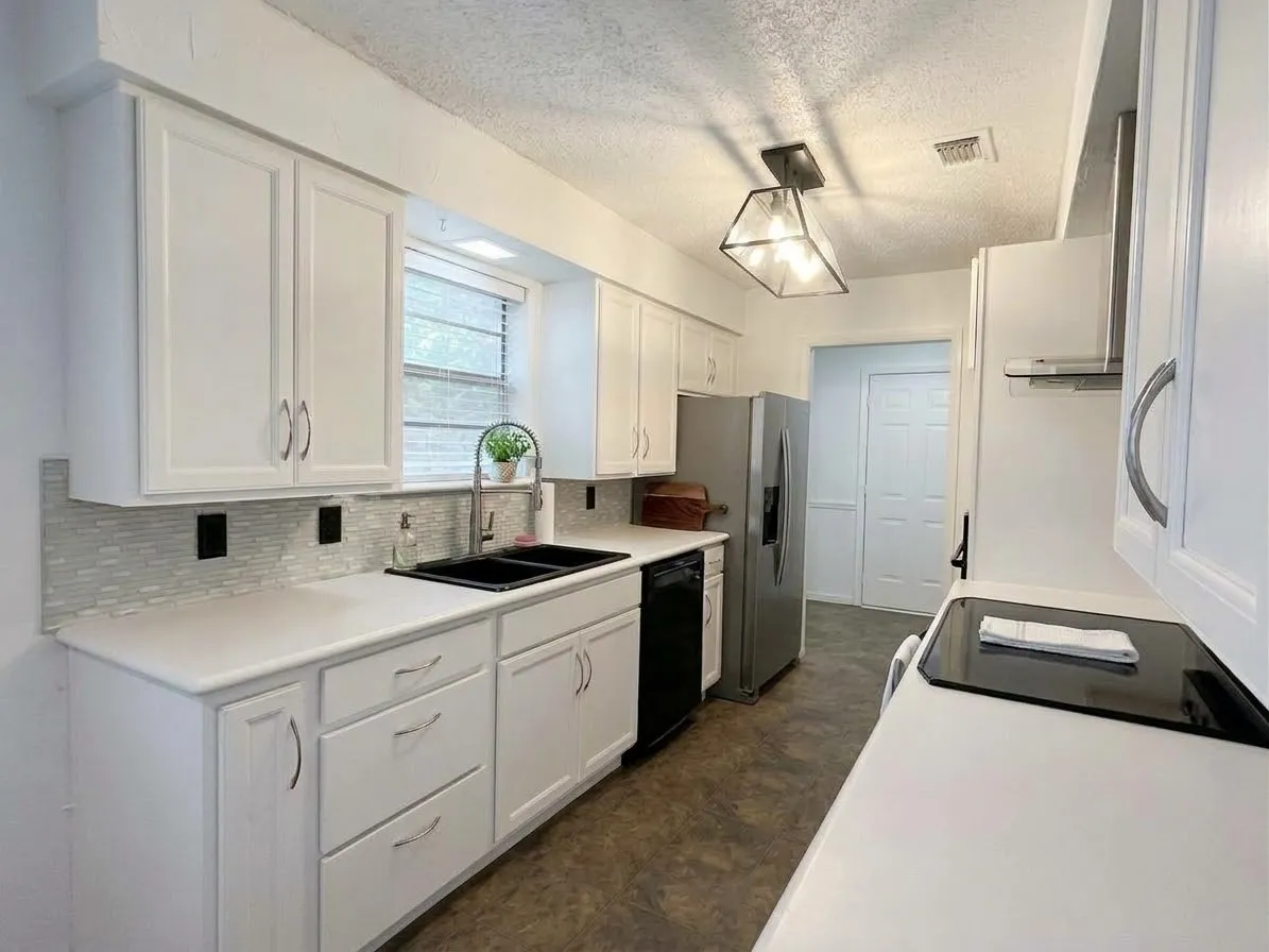 Single Family Residence For Rent in Dallas County , 506 N Royal Oak Drive, Duncanville, Texas 75116, 3 Bedroom, 2 Bathroom, 2 Garage spaces, 1,870 Sqft, built in 1972, mls#21402955, Real Estate Agent in Duncanville, Homes For Rent in Dallas county, Homes For Rent in Duncanville, Realtor in Duncanville Texas, Real Estate Brokerage Independent Realty Texas, Luminita Cordes Realtor