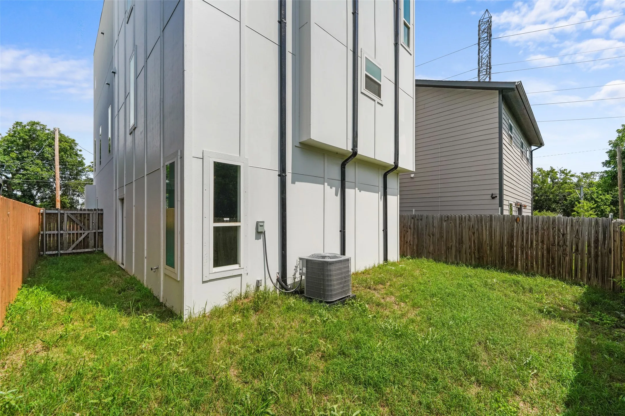 Single Family Residence For Sale in Dallas County , 3142 Harmon Street, Dallas, Texas 75215, 3 Bedroom, 4 Bathroom, 1 Garage spaces, 2,579 Sqft, built in 2025, mls#21403011, Real Estate Agent in Dallas, Homes For Sale in Dallas county, Homes For Sale in Dallas, Realtor in Dallas Texas, Real Estate Brokerage Independent Realty Texas, Luminita Cordes Realtor