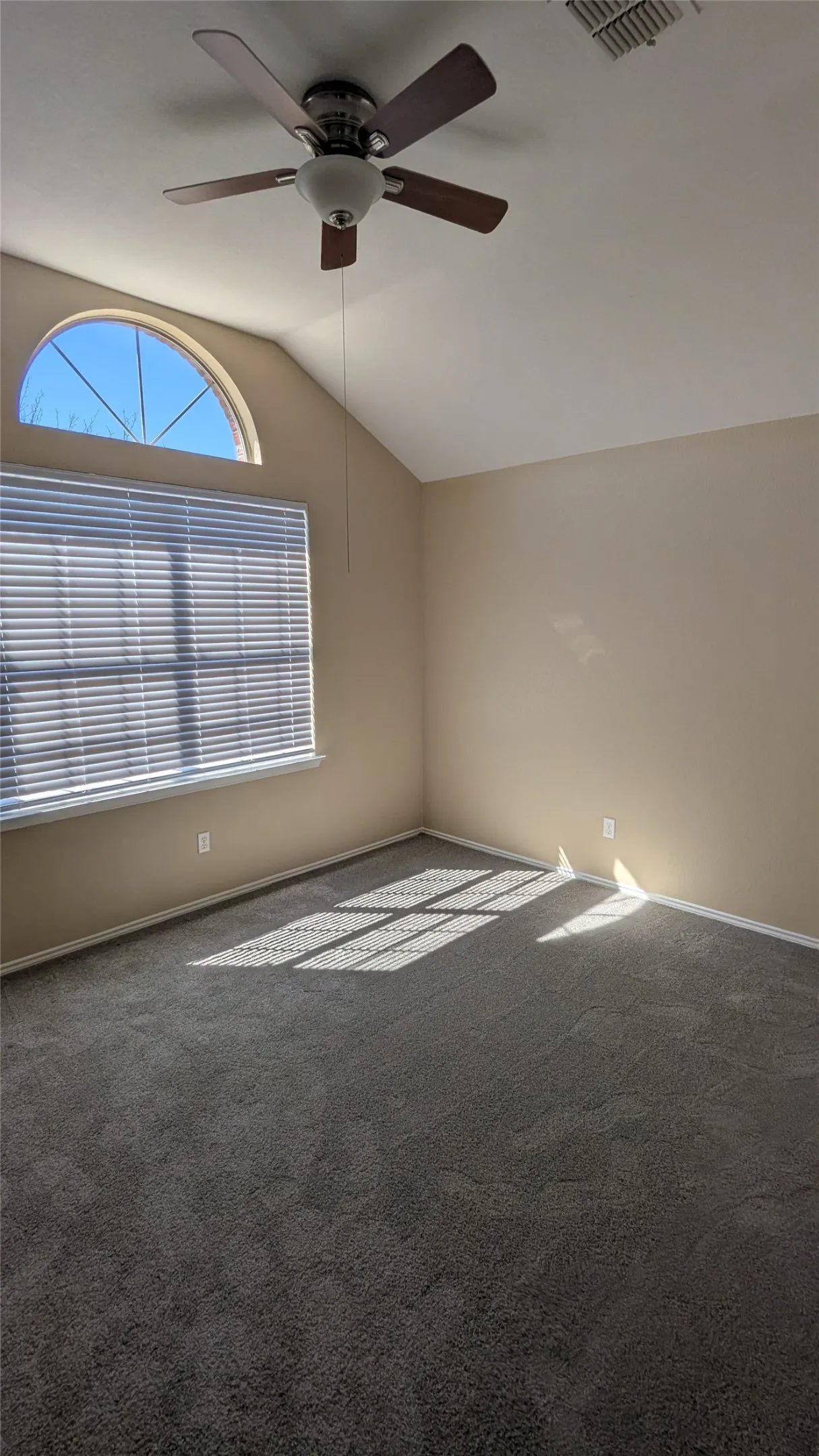 Single Family Residence For Sale in Dallas County , 1029 Magnolia Lane, Cedar Hill, Texas 75104, 4 Bedroom, 3 Bathroom, 2 Garage spaces, 2,554 Sqft, built in 2000, mls#21402945, Real Estate Agent in Cedar Hill, Homes For Sale in Dallas county, Homes For Sale in Cedar Hill, Realtor in Cedar Hill Texas, Real Estate Brokerage Independent Realty Texas, Luminita Cordes Realtor