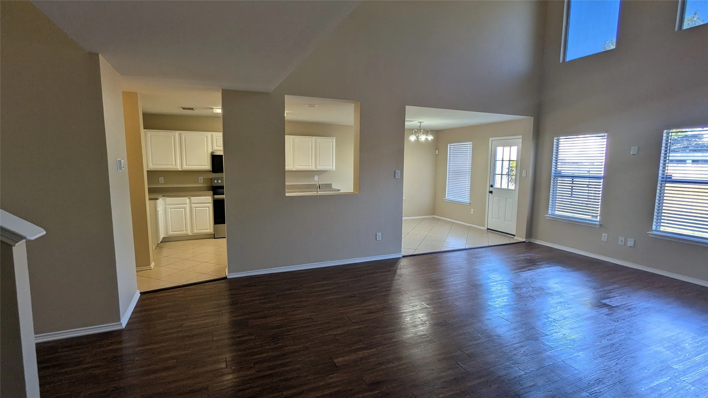 Single Family Residence For Sale in Dallas County , 1029 Magnolia Lane, Cedar Hill, Texas 75104, 4 Bedroom, 3 Bathroom, 2 Garage spaces, 2,554 Sqft, built in 2000, mls#21402945, Real Estate Agent in Cedar Hill, Homes For Sale in Dallas county, Homes For Sale in Cedar Hill, Realtor in Cedar Hill Texas, Real Estate Brokerage Independent Realty Texas, Luminita Cordes Realtor
