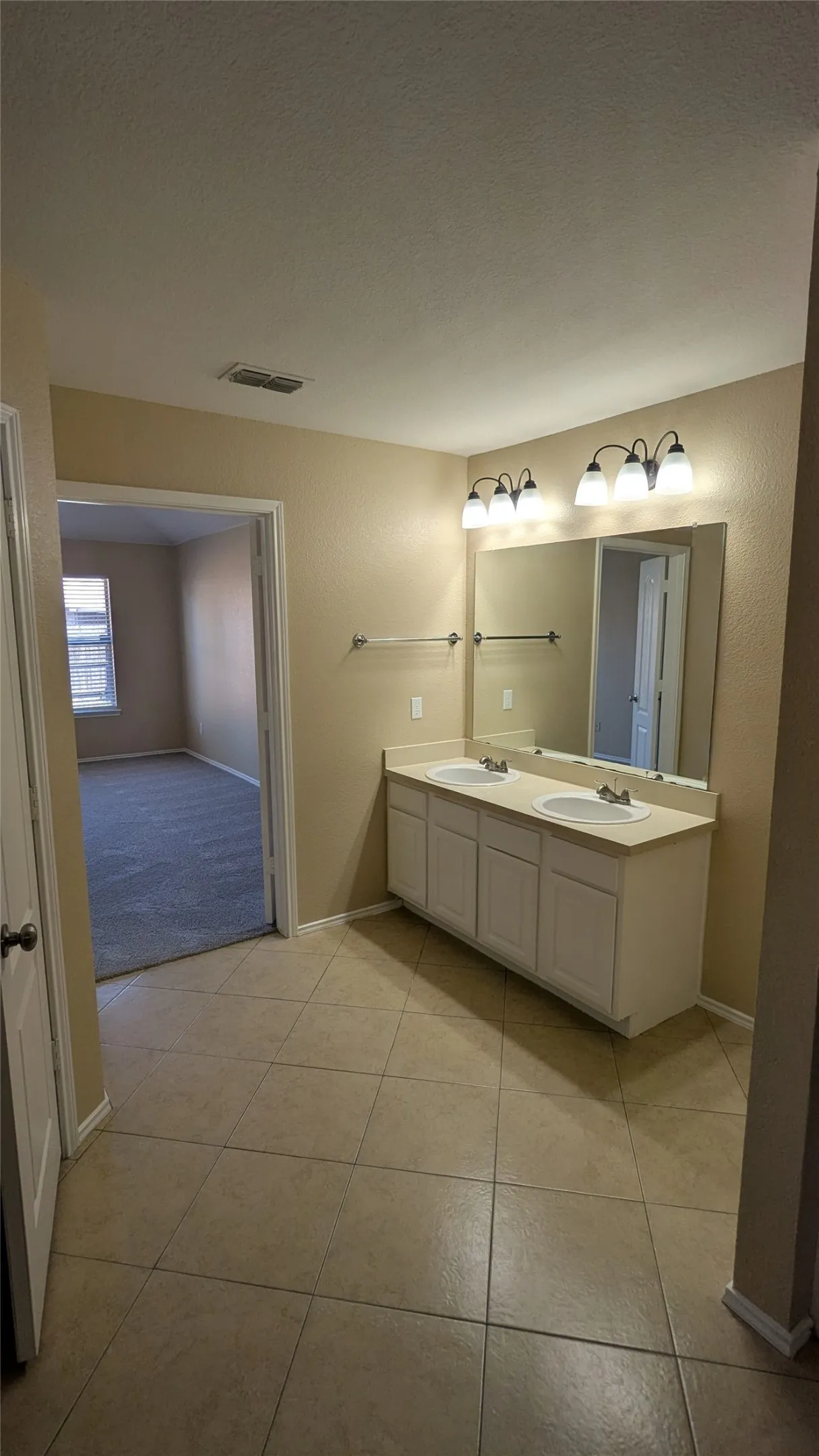 Single Family Residence For Sale in Dallas County , 1029 Magnolia Lane, Cedar Hill, Texas 75104, 4 Bedroom, 3 Bathroom, 2 Garage spaces, 2,554 Sqft, built in 2000, mls#21402945, Real Estate Agent in Cedar Hill, Homes For Sale in Dallas county, Homes For Sale in Cedar Hill, Realtor in Cedar Hill Texas, Real Estate Brokerage Independent Realty Texas, Luminita Cordes Realtor