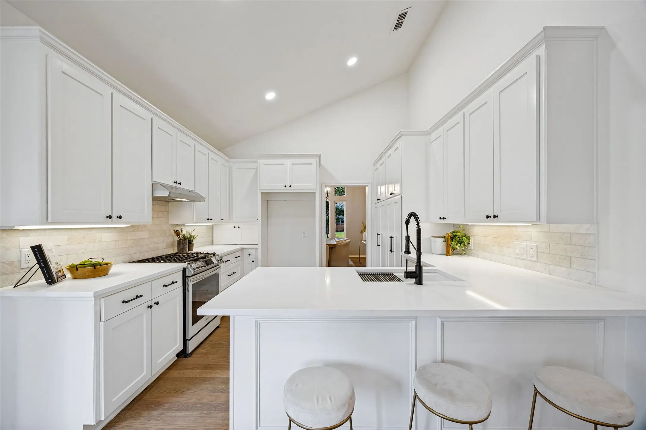 Single Family Residence For Sale in Collin County , 6707 Dupper Drive, Dallas, Texas 75252, 4 Bedroom, 3 Bathroom, 2 Garage spaces, 2,694 Sqft, built in 1986, mls#21402998, Real Estate Agent in Dallas, Homes For Sale in Collin county, Homes For Sale in Dallas, Realtor in Dallas Texas, Real Estate Brokerage Independent Realty Texas, Luminita Cordes Realtor