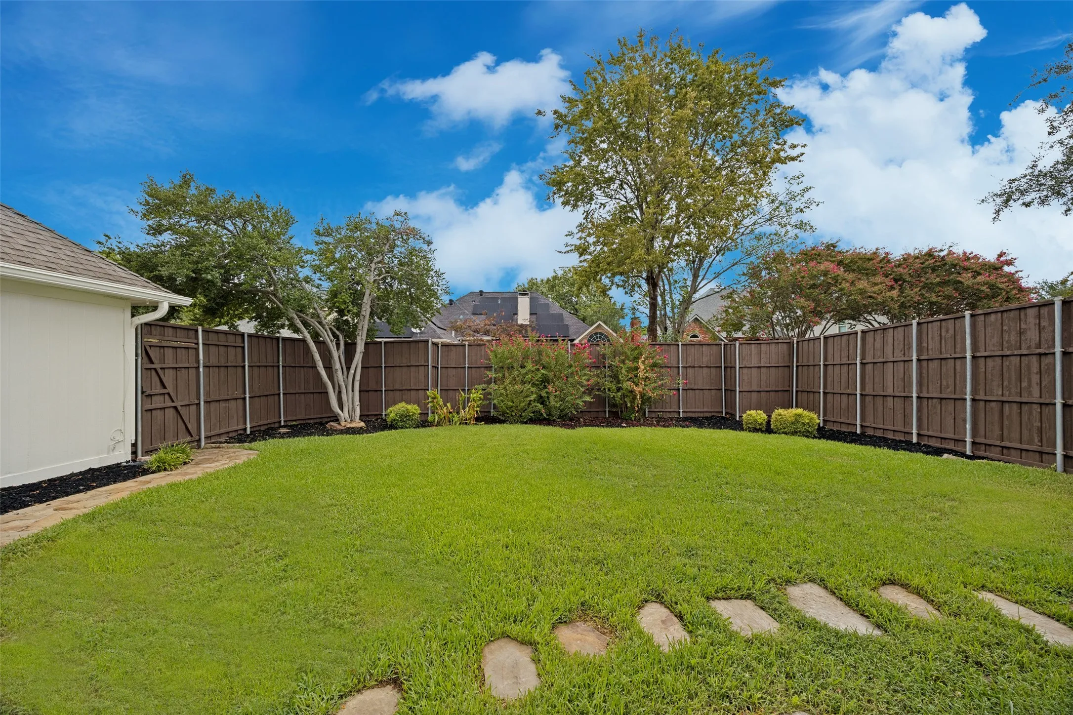 Single Family Residence For Sale in Collin County , 6707 Dupper Drive, Dallas, Texas 75252, 4 Bedroom, 3 Bathroom, 2 Garage spaces, 2,694 Sqft, built in 1986, mls#21402998, Real Estate Agent in Dallas, Homes For Sale in Collin county, Homes For Sale in Dallas, Realtor in Dallas Texas, Real Estate Brokerage Independent Realty Texas, Luminita Cordes Realtor
