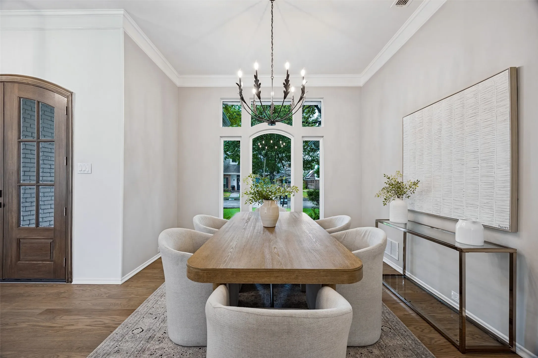 Front dining area