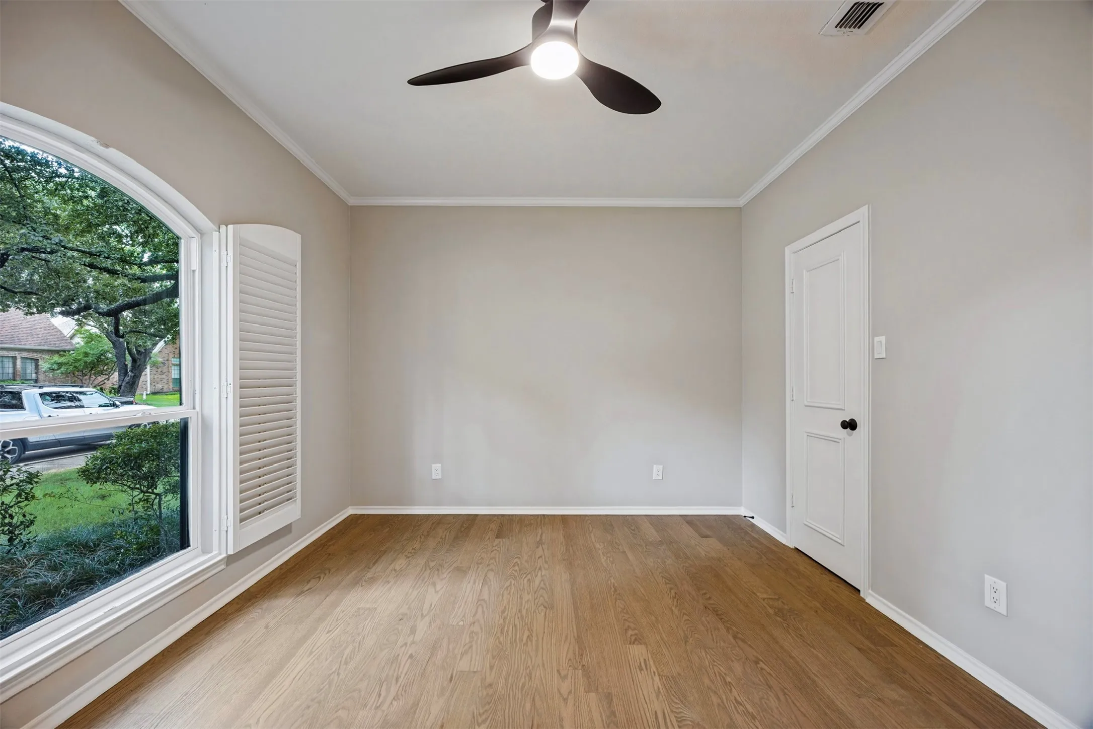 Third guest bedroom, would make great office