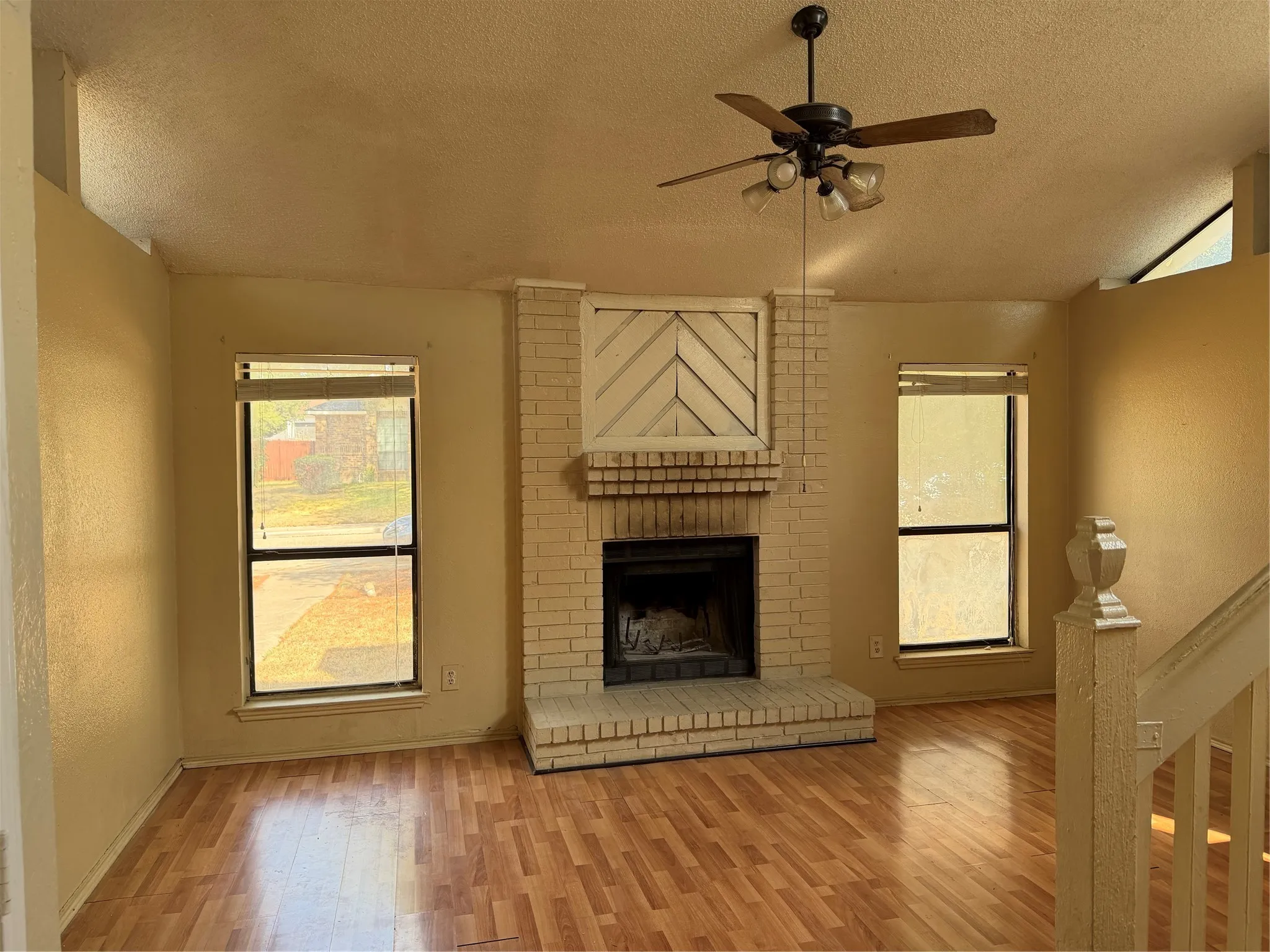 Single Family Residence For Sale in Dallas County , 1110 Sandalwood Lane, De Soto, Texas 75115, 3 Bedroom, 3 Bathroom, 2 Garage spaces, 1,572 Sqft, built in 1984, mls#21403017, Real Estate Agent in De Soto, Homes For Sale in Dallas county, Homes For Sale in De Soto, Realtor in De Soto Texas, Real Estate Brokerage Independent Realty Texas, Luminita Cordes Realtor