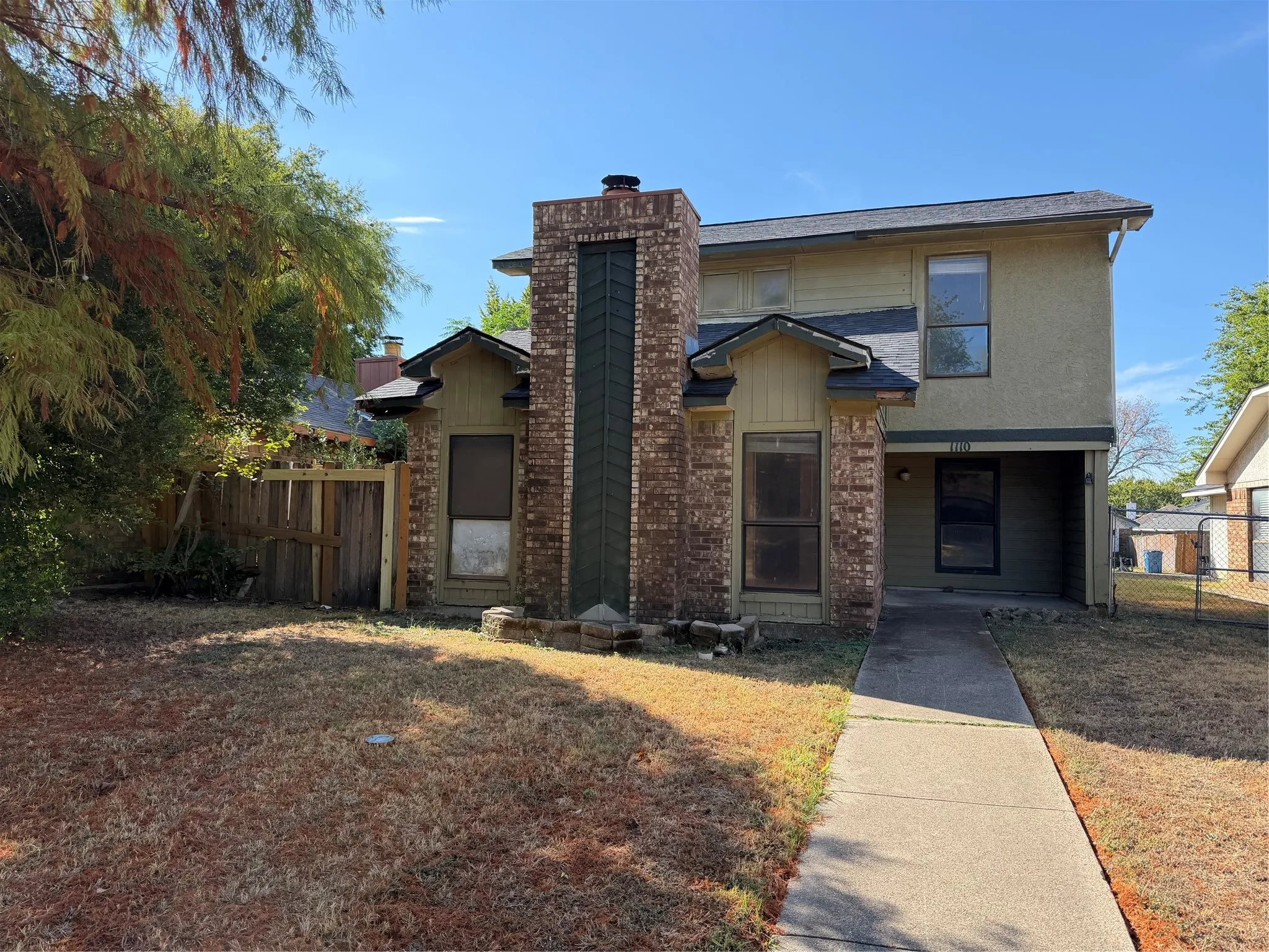Single Family Residence For Sale in Dallas County , 1110 Sandalwood Lane, De Soto, Texas 75115, 3 Bedroom, 3 Bathroom, 2 Garage spaces, 1,572 Sqft, built in 1984, mls#21403017, Real Estate Agent in De Soto, Homes For Sale in Dallas county, Homes For Sale in De Soto, Realtor in De Soto Texas, Real Estate Brokerage Independent Realty Texas, Luminita Cordes Realtor