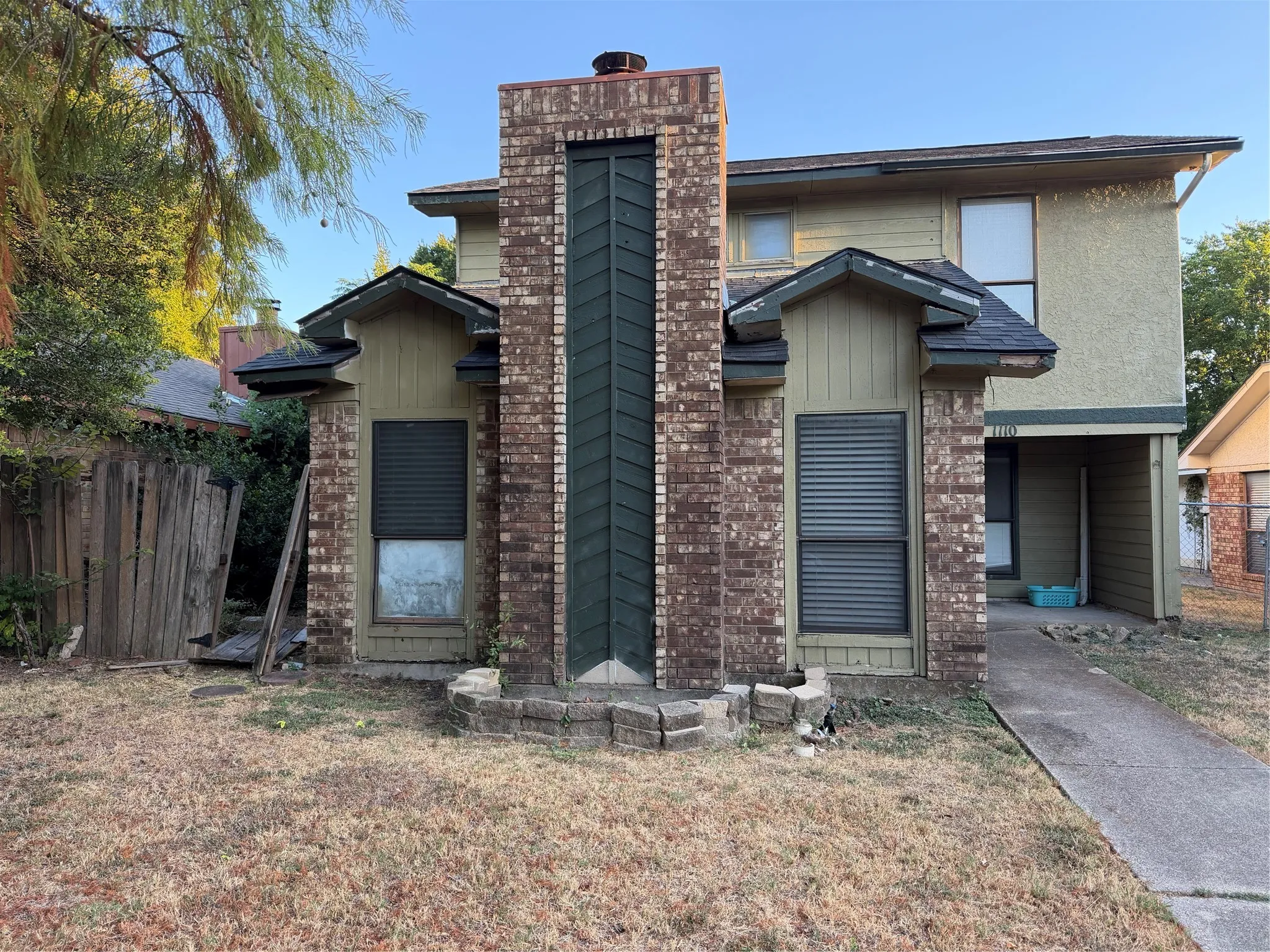 Single Family Residence For Sale in Dallas County , 1110 Sandalwood Lane, De Soto, Texas 75115, 3 Bedroom, 3 Bathroom, 2 Garage spaces, 1,572 Sqft, built in 1984, mls#21403017, Real Estate Agent in De Soto, Homes For Sale in Dallas county, Homes For Sale in De Soto, Realtor in De Soto Texas, Real Estate Brokerage Independent Realty Texas, Luminita Cordes Realtor