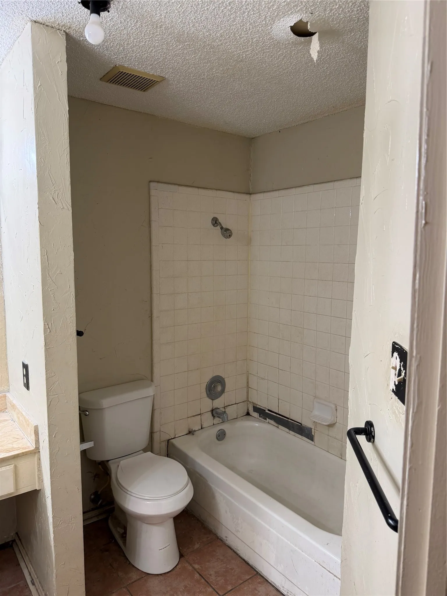 Single Family Residence For Sale in Dallas County , 1110 Sandalwood Lane, De Soto, Texas 75115, 3 Bedroom, 3 Bathroom, 2 Garage spaces, 1,572 Sqft, built in 1984, mls#21403017, Real Estate Agent in De Soto, Homes For Sale in Dallas county, Homes For Sale in De Soto, Realtor in De Soto Texas, Real Estate Brokerage Independent Realty Texas, Luminita Cordes Realtor