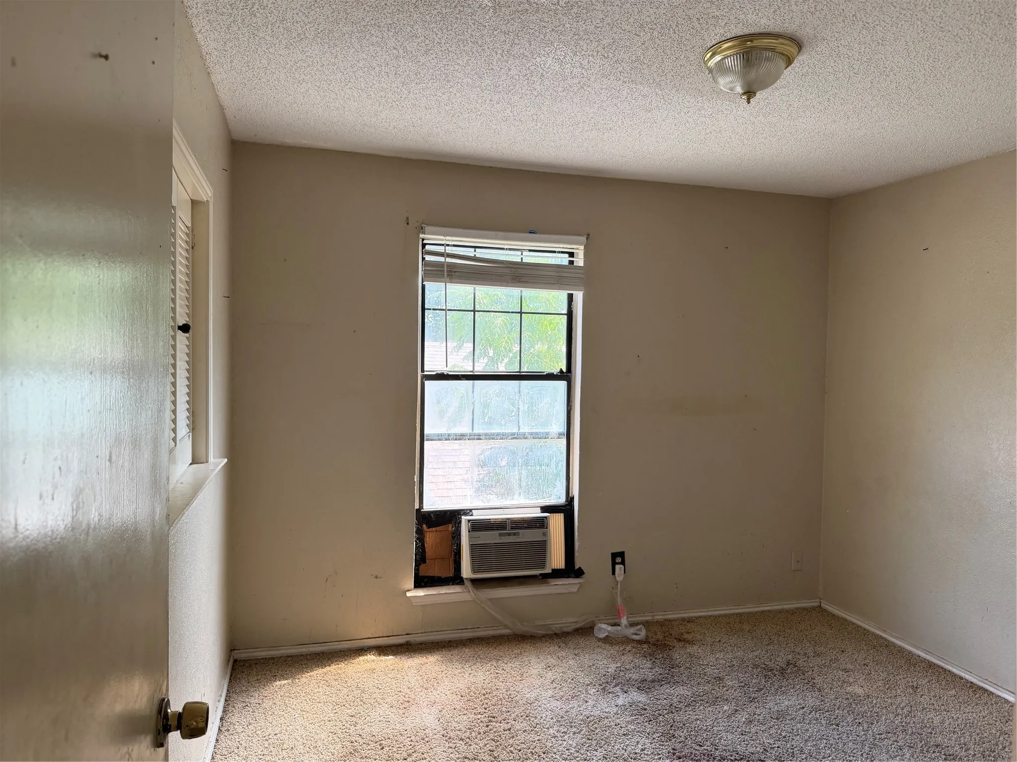 Single Family Residence For Sale in Dallas County , 1110 Sandalwood Lane, De Soto, Texas 75115, 3 Bedroom, 3 Bathroom, 2 Garage spaces, 1,572 Sqft, built in 1984, mls#21403017, Real Estate Agent in De Soto, Homes For Sale in Dallas county, Homes For Sale in De Soto, Realtor in De Soto Texas, Real Estate Brokerage Independent Realty Texas, Luminita Cordes Realtor