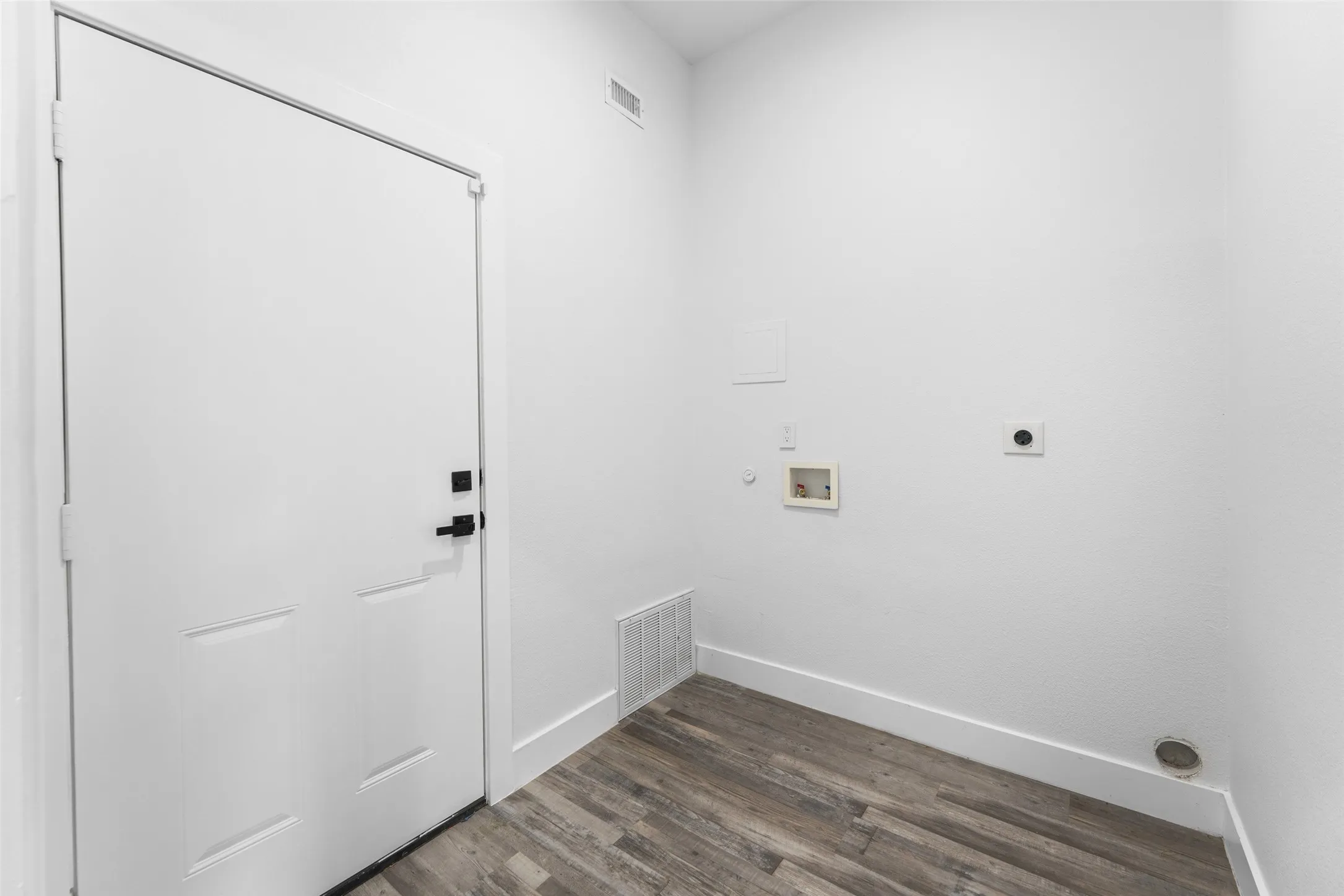 Single Family Residence For Rent in Dallas County , 3142 Harmon Street, Dallas, Texas 75215, 3 Bedroom, 4 Bathroom, 1 Garage spaces, 2,579 Sqft, built in 2025, mls#21403015, Real Estate Agent in Dallas, Homes For Rent in Dallas county, Homes For Rent in Dallas, Realtor in Dallas Texas, Real Estate Brokerage Independent Realty Texas, Luminita Cordes Realtor