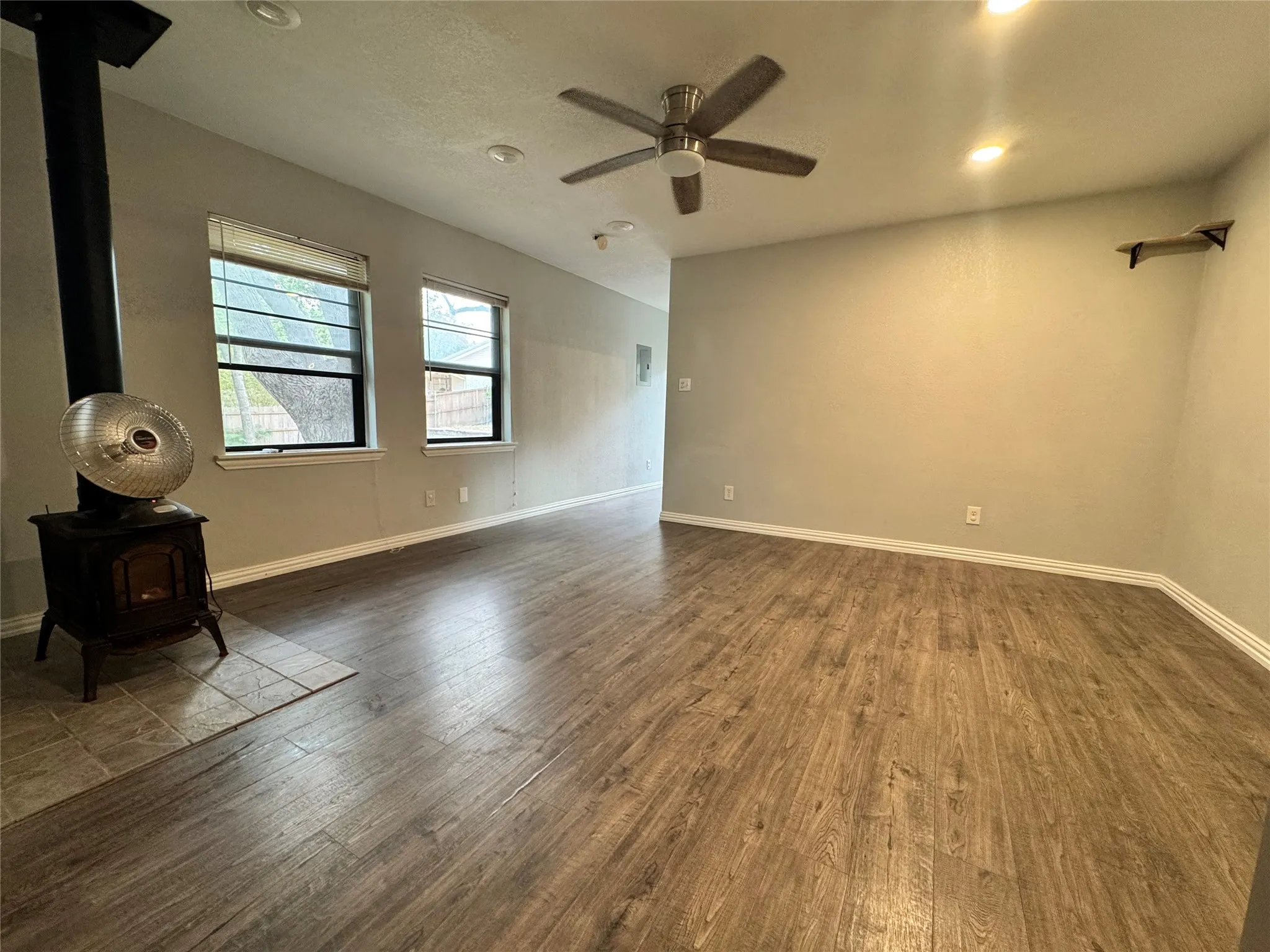 Single Family Residence For Rent in Tarrant County , 4225 Sue Court, Lake Worth, Texas 76135, 1 Bedroom, 1 Bathroom, Garage spaces, 575 Sqft, built in 2022, mls#21403016, Real Estate Agent in Lake Worth, Homes For Rent in Tarrant county, Homes For Rent in Lake Worth, Realtor in Lake Worth Texas, Real Estate Brokerage Independent Realty Texas, Luminita Cordes Realtor