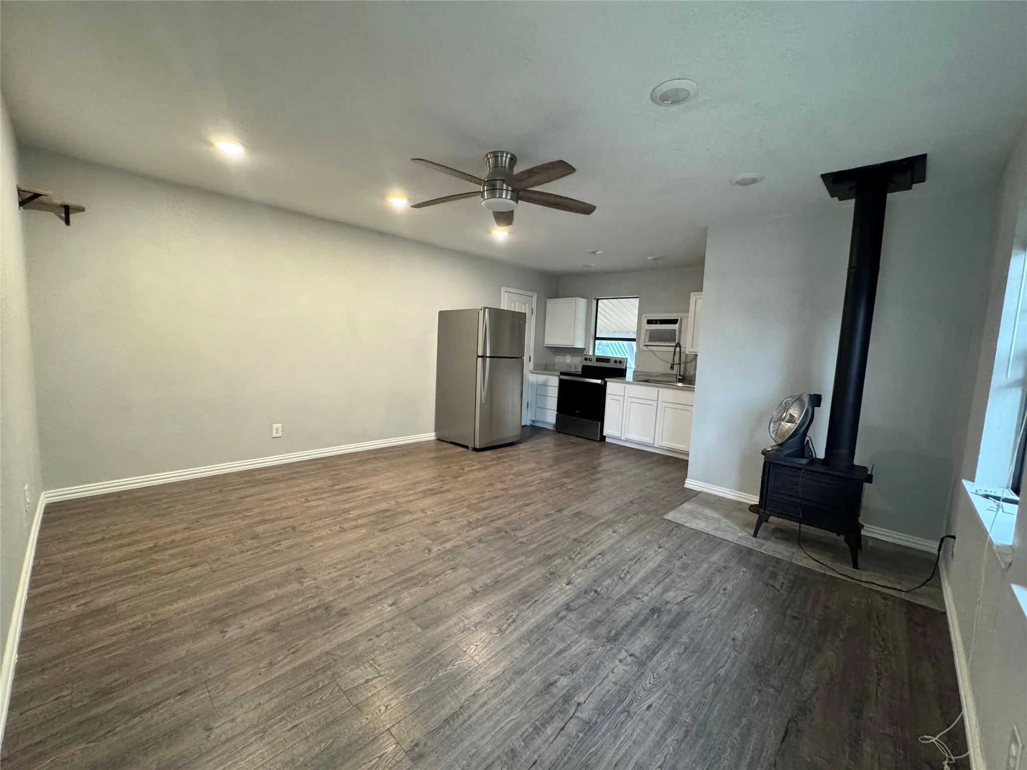 Single Family Residence For Rent in Tarrant County , 4225 Sue Court, Lake Worth, Texas 76135, 1 Bedroom, 1 Bathroom, Garage spaces, 575 Sqft, built in 2022, mls#21403016, Real Estate Agent in Lake Worth, Homes For Rent in Tarrant county, Homes For Rent in Lake Worth, Realtor in Lake Worth Texas, Real Estate Brokerage Independent Realty Texas, Luminita Cordes Realtor