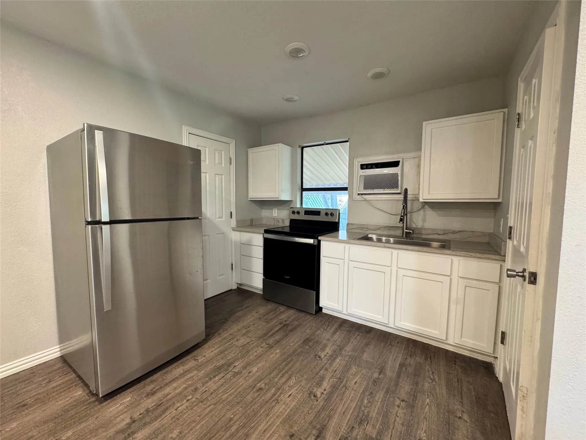 Single Family Residence For Rent in Tarrant County , 4225 Sue Court, Lake Worth, Texas 76135, 1 Bedroom, 1 Bathroom, Garage spaces, 575 Sqft, built in 2022, mls#21403016, Real Estate Agent in Lake Worth, Homes For Rent in Tarrant county, Homes For Rent in Lake Worth, Realtor in Lake Worth Texas, Real Estate Brokerage Independent Realty Texas, Luminita Cordes Realtor