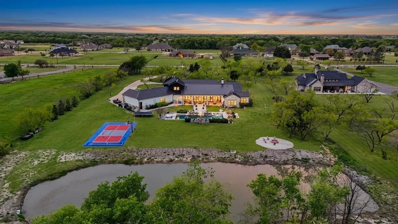 Single Family Residence For Rent in Rockwall County , 635 Highpoint Road, Royse City, Texas 75189, 6 Bedroom, 6 Bathroom, 4 Garage spaces, 5,536 Sqft, built in 2020, mls#21402976, Real Estate Agent in Royse City, Homes For Rent in Rockwall county, Homes For Rent in Royse City, Realtor in Royse City Texas, Real Estate Brokerage Independent Realty Texas, Luminita Cordes Realtor