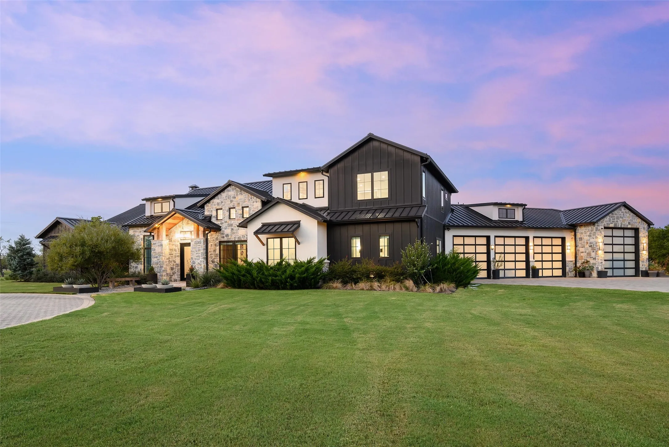 Single Family Residence For Rent in Rockwall County , 635 Highpoint Road, Royse City, Texas 75189, 6 Bedroom, 6 Bathroom, 4 Garage spaces, 5,536 Sqft, built in 2020, mls#21402976, Real Estate Agent in Royse City, Homes For Rent in Rockwall county, Homes For Rent in Royse City, Realtor in Royse City Texas, Real Estate Brokerage Independent Realty Texas, Luminita Cordes Realtor