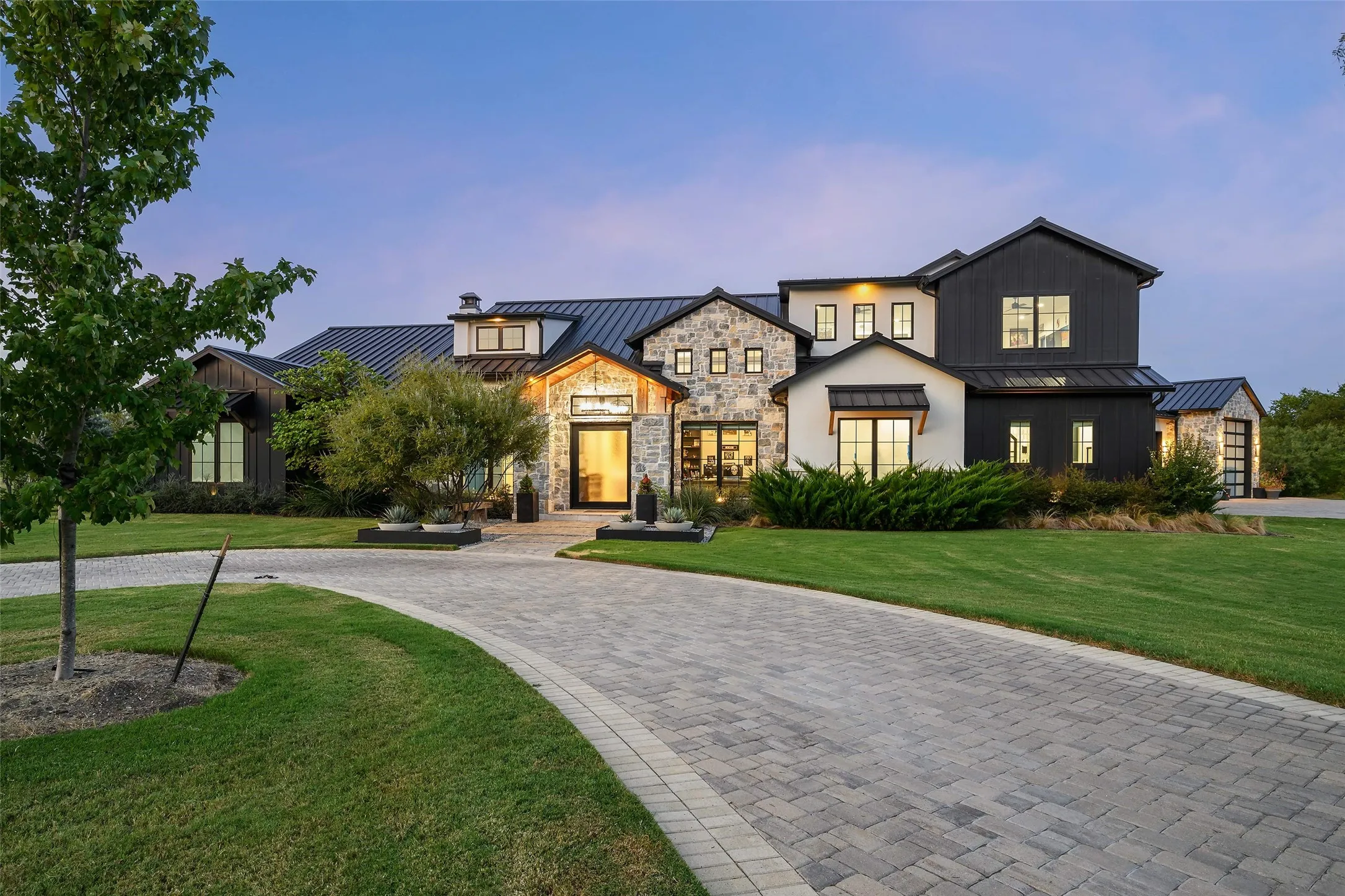 Single Family Residence For Rent in Rockwall County , 635 Highpoint Road, Royse City, Texas 75189, 6 Bedroom, 6 Bathroom, 4 Garage spaces, 5,536 Sqft, built in 2020, mls#21402976, Real Estate Agent in Royse City, Homes For Rent in Rockwall county, Homes For Rent in Royse City, Realtor in Royse City Texas, Real Estate Brokerage Independent Realty Texas, Luminita Cordes Realtor