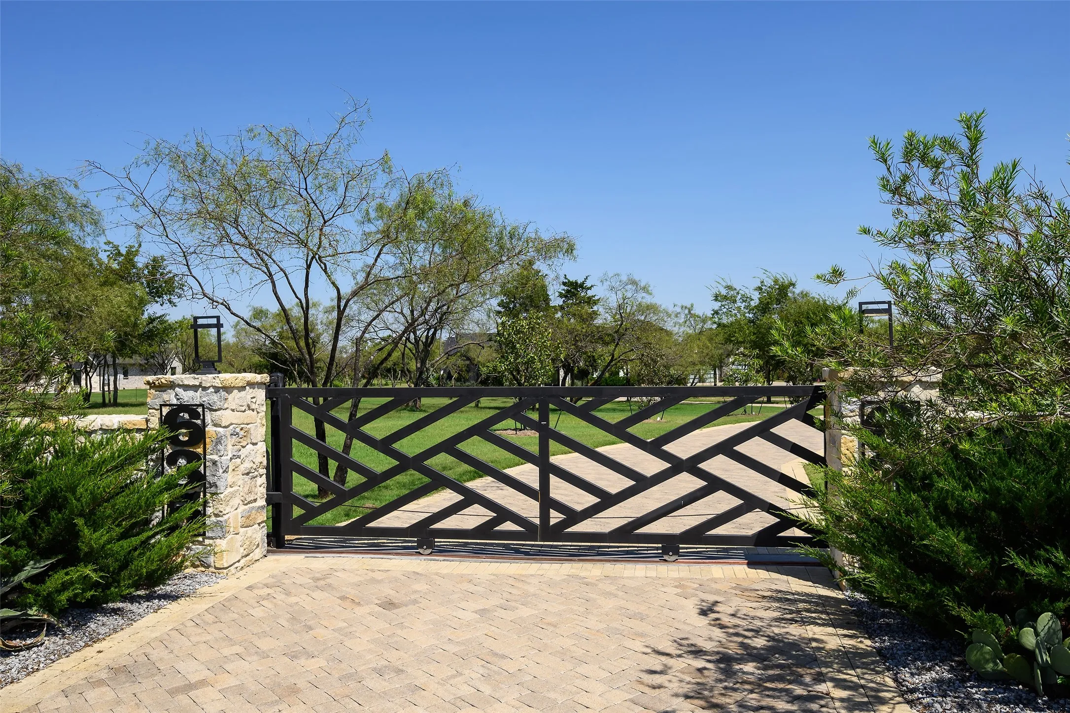 Single Family Residence For Rent in Rockwall County , 635 Highpoint Road, Royse City, Texas 75189, 6 Bedroom, 6 Bathroom, 4 Garage spaces, 5,536 Sqft, built in 2020, mls#21402976, Real Estate Agent in Royse City, Homes For Rent in Rockwall county, Homes For Rent in Royse City, Realtor in Royse City Texas, Real Estate Brokerage Independent Realty Texas, Luminita Cordes Realtor