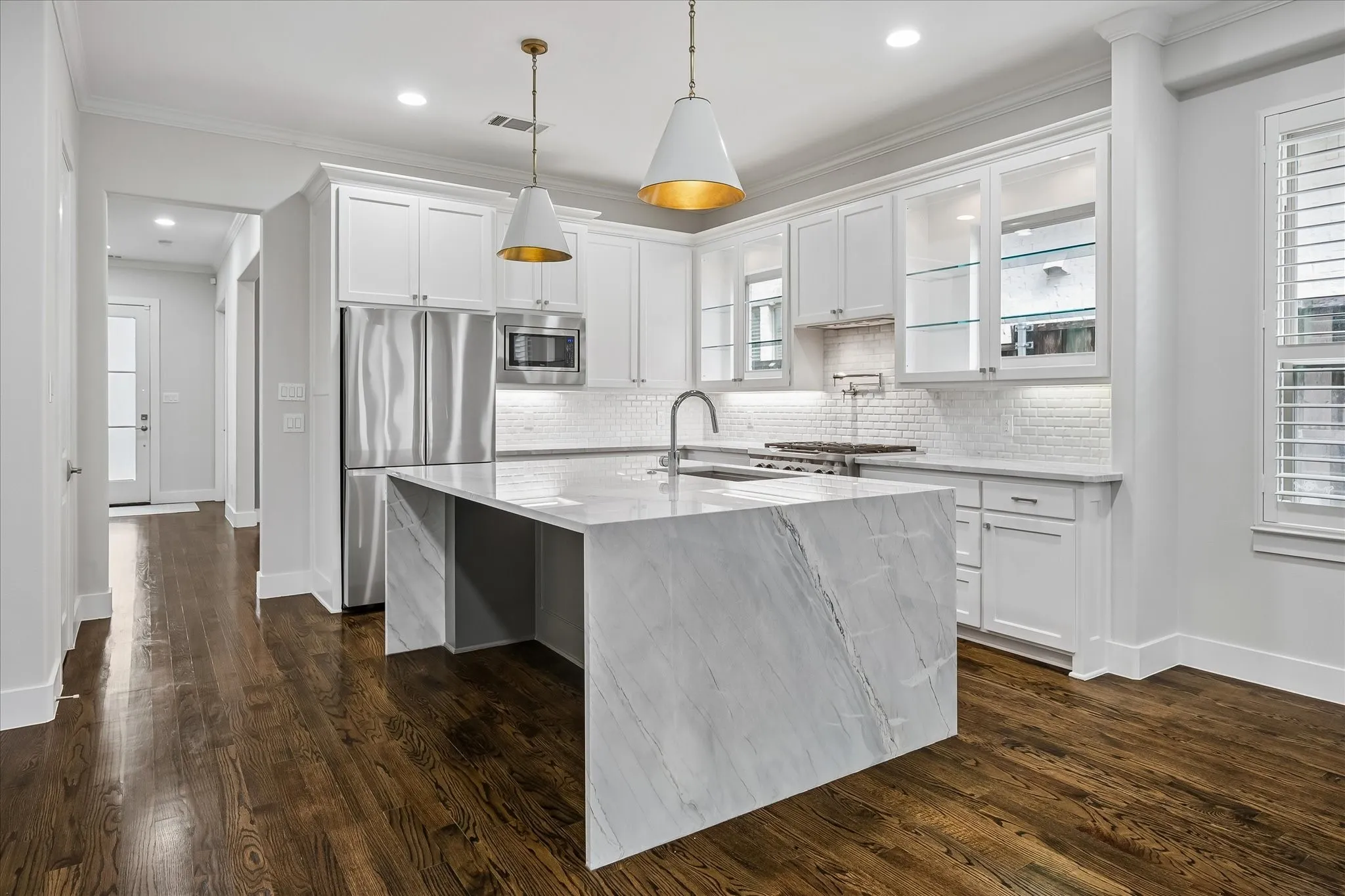 Single Family Residence For Rent in Dallas County , 5434 Martel Avenue, Dallas, Texas 75206, 3 Bedroom, 4 Bathroom, 2 Garage spaces, 2,658 Sqft, built in 2014, mls#21402912, Real Estate Agent in Dallas, Homes For Rent in Dallas county, Homes For Rent in Dallas, Realtor in Dallas Texas, Real Estate Brokerage Independent Realty Texas, Luminita Cordes Realtor