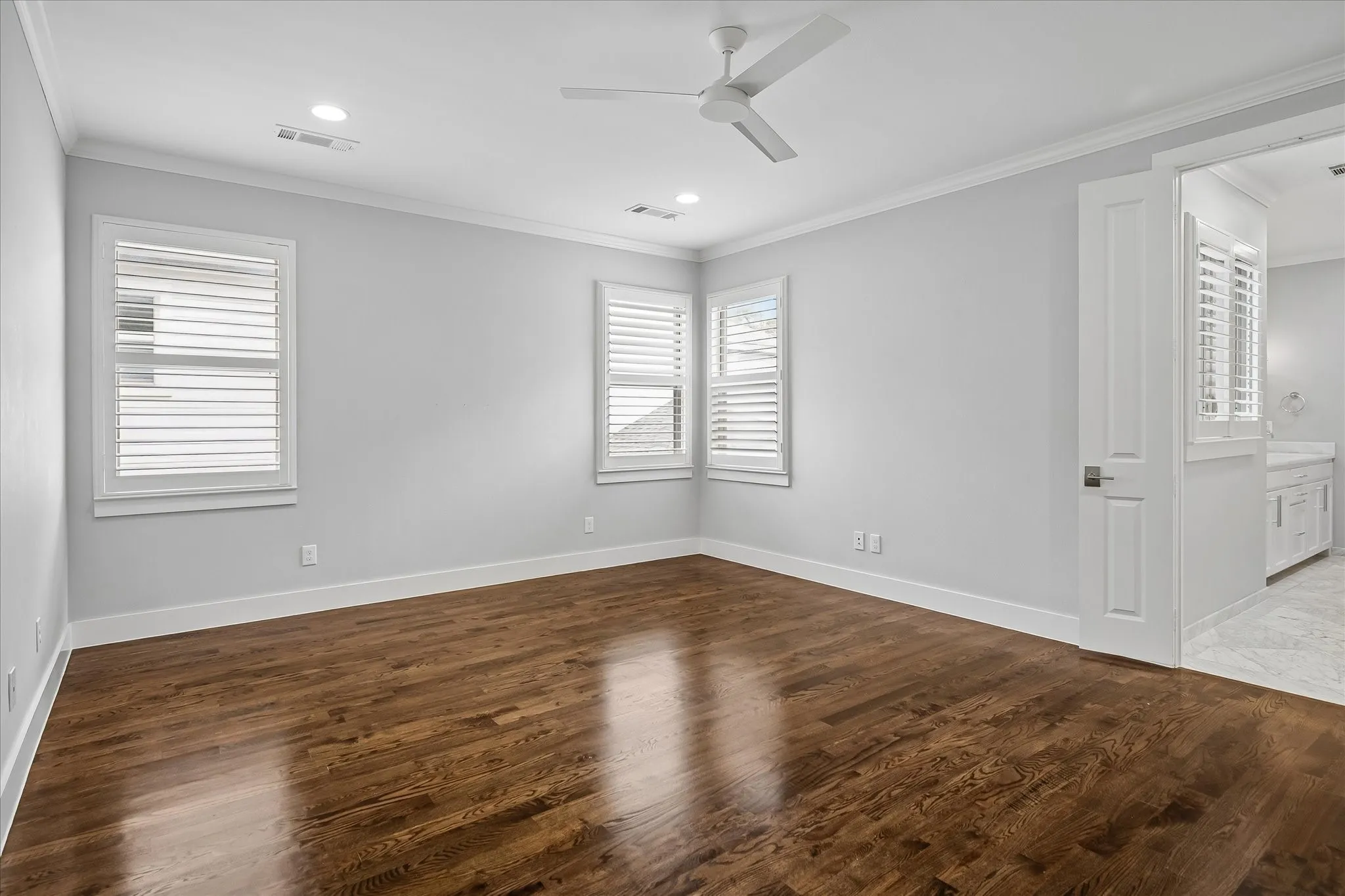 Single Family Residence For Rent in Dallas County , 5434 Martel Avenue, Dallas, Texas 75206, 3 Bedroom, 4 Bathroom, 2 Garage spaces, 2,658 Sqft, built in 2014, mls#21402912, Real Estate Agent in Dallas, Homes For Rent in Dallas county, Homes For Rent in Dallas, Realtor in Dallas Texas, Real Estate Brokerage Independent Realty Texas, Luminita Cordes Realtor