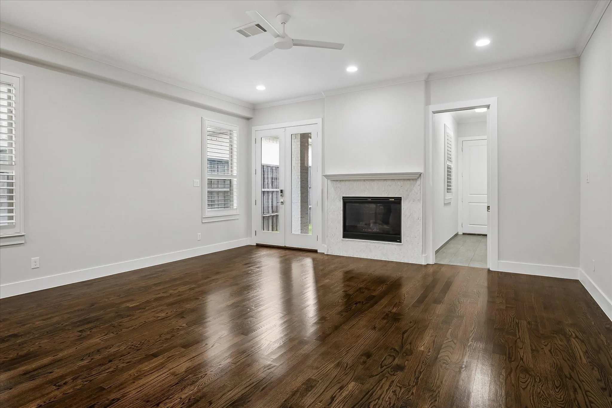 Single Family Residence For Rent in Dallas County , 5434 Martel Avenue, Dallas, Texas 75206, 3 Bedroom, 4 Bathroom, 2 Garage spaces, 2,658 Sqft, built in 2014, mls#21402912, Real Estate Agent in Dallas, Homes For Rent in Dallas county, Homes For Rent in Dallas, Realtor in Dallas Texas, Real Estate Brokerage Independent Realty Texas, Luminita Cordes Realtor