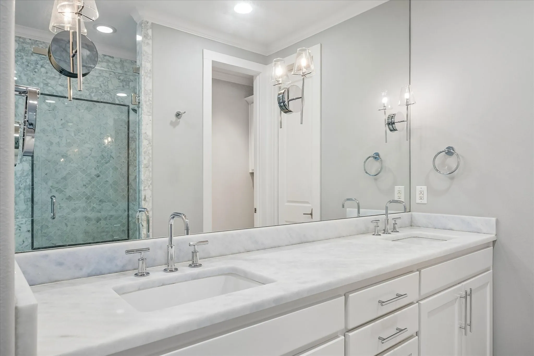 Single Family Residence For Rent in Dallas County , 5434 Martel Avenue, Dallas, Texas 75206, 3 Bedroom, 4 Bathroom, 2 Garage spaces, 2,658 Sqft, built in 2014, mls#21402912, Real Estate Agent in Dallas, Homes For Rent in Dallas county, Homes For Rent in Dallas, Realtor in Dallas Texas, Real Estate Brokerage Independent Realty Texas, Luminita Cordes Realtor