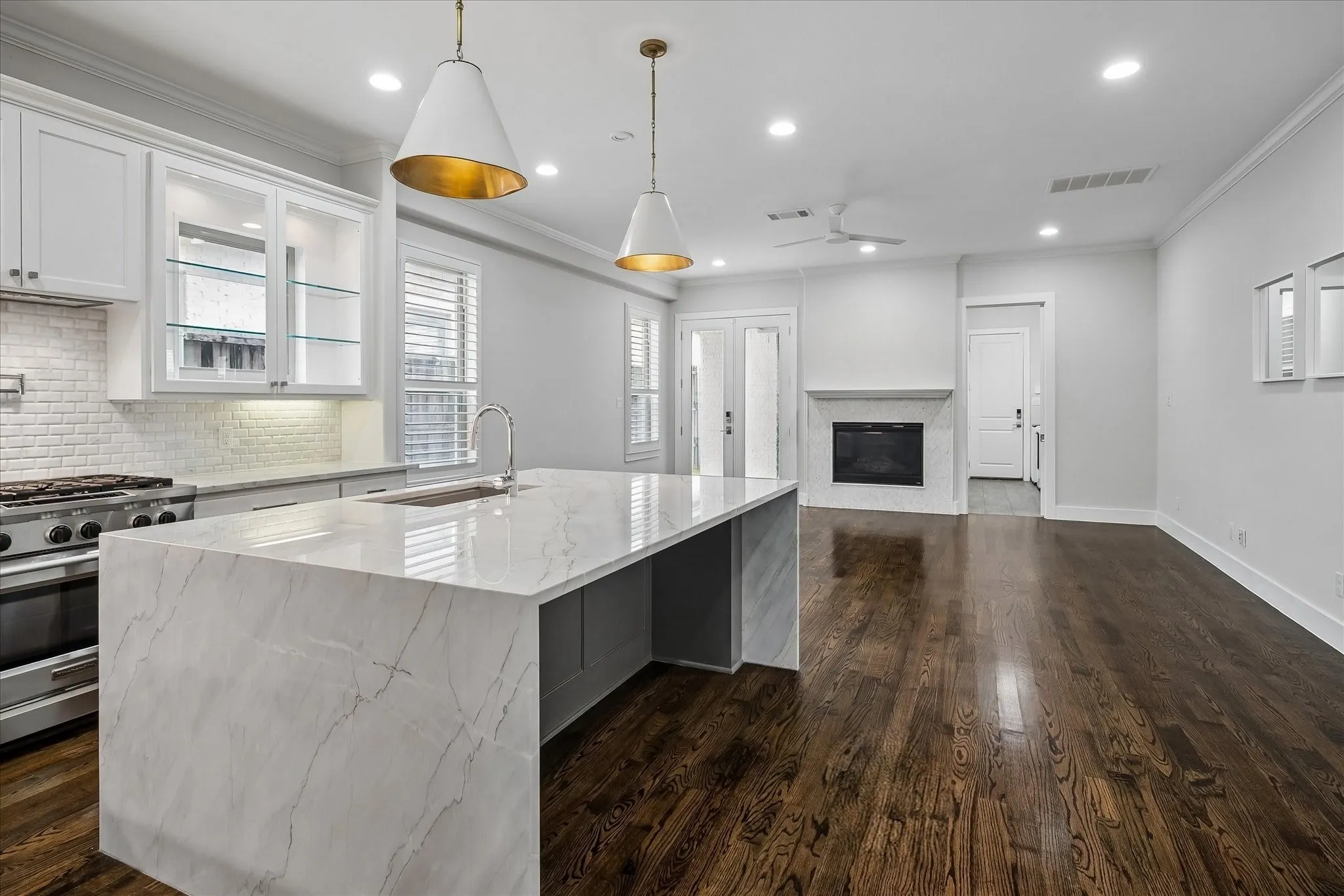 Single Family Residence For Rent in Dallas County , 5434 Martel Avenue, Dallas, Texas 75206, 3 Bedroom, 4 Bathroom, 2 Garage spaces, 2,658 Sqft, built in 2014, mls#21402912, Real Estate Agent in Dallas, Homes For Rent in Dallas county, Homes For Rent in Dallas, Realtor in Dallas Texas, Real Estate Brokerage Independent Realty Texas, Luminita Cordes Realtor