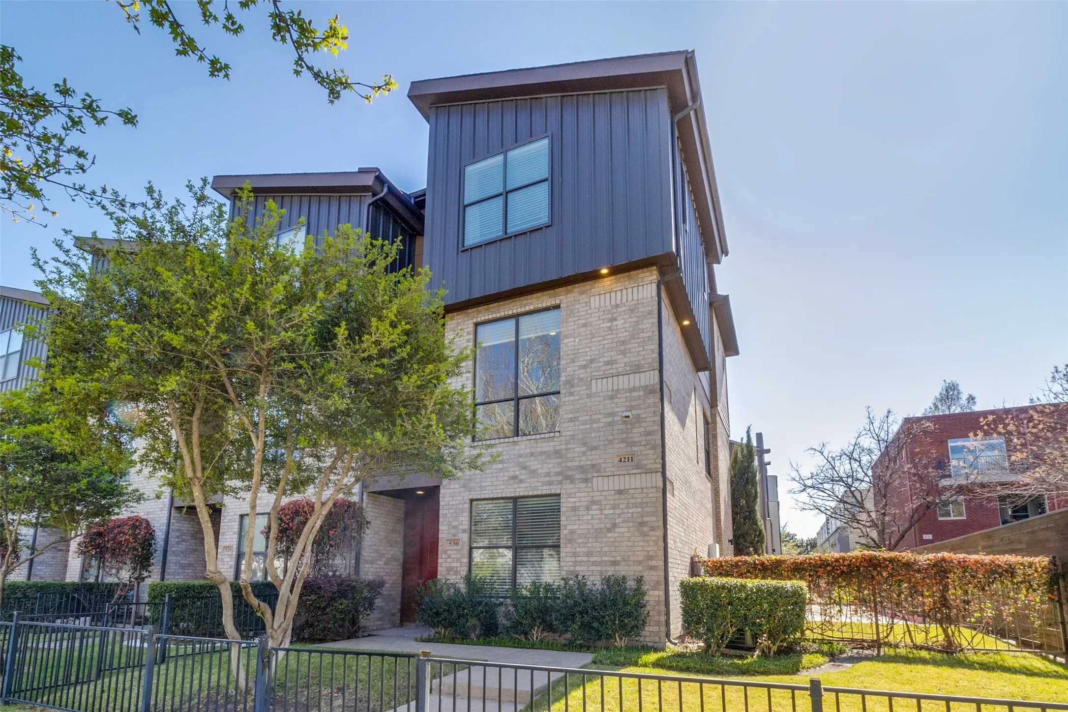 End Unit facing Rawlins with large, gated city yard