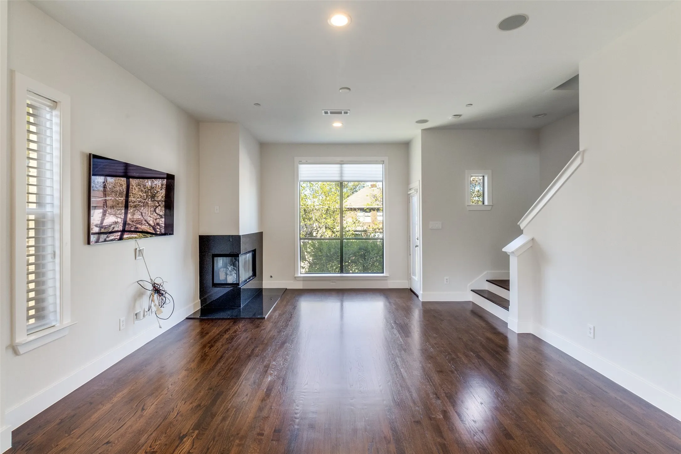 Condominium For Sale in Dallas County , 4211 Rawlins Street 530, Dallas, Texas 75219, 2 Bedroom, 3 Bathroom, 2 Garage spaces, 1,802 Sqft, built in 2006, mls#21402727, Real Estate Agent in Dallas, Homes For Sale in Dallas county, Homes For Sale in Dallas, Realtor in Dallas Texas, Real Estate Brokerage Independent Realty Texas, Luminita Cordes Realtor