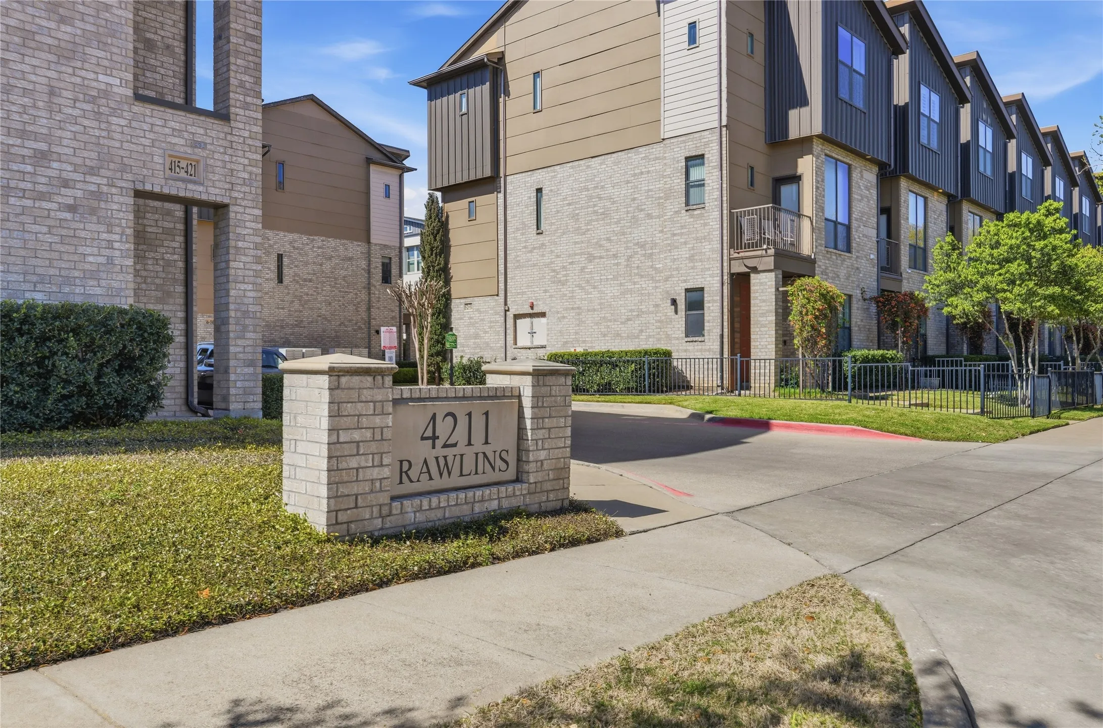 Condominium For Sale in Dallas County , 4211 Rawlins Street 530, Dallas, Texas 75219, 2 Bedroom, 3 Bathroom, 2 Garage spaces, 1,802 Sqft, built in 2006, mls#21402727, Real Estate Agent in Dallas, Homes For Sale in Dallas county, Homes For Sale in Dallas, Realtor in Dallas Texas, Real Estate Brokerage Independent Realty Texas, Luminita Cordes Realtor