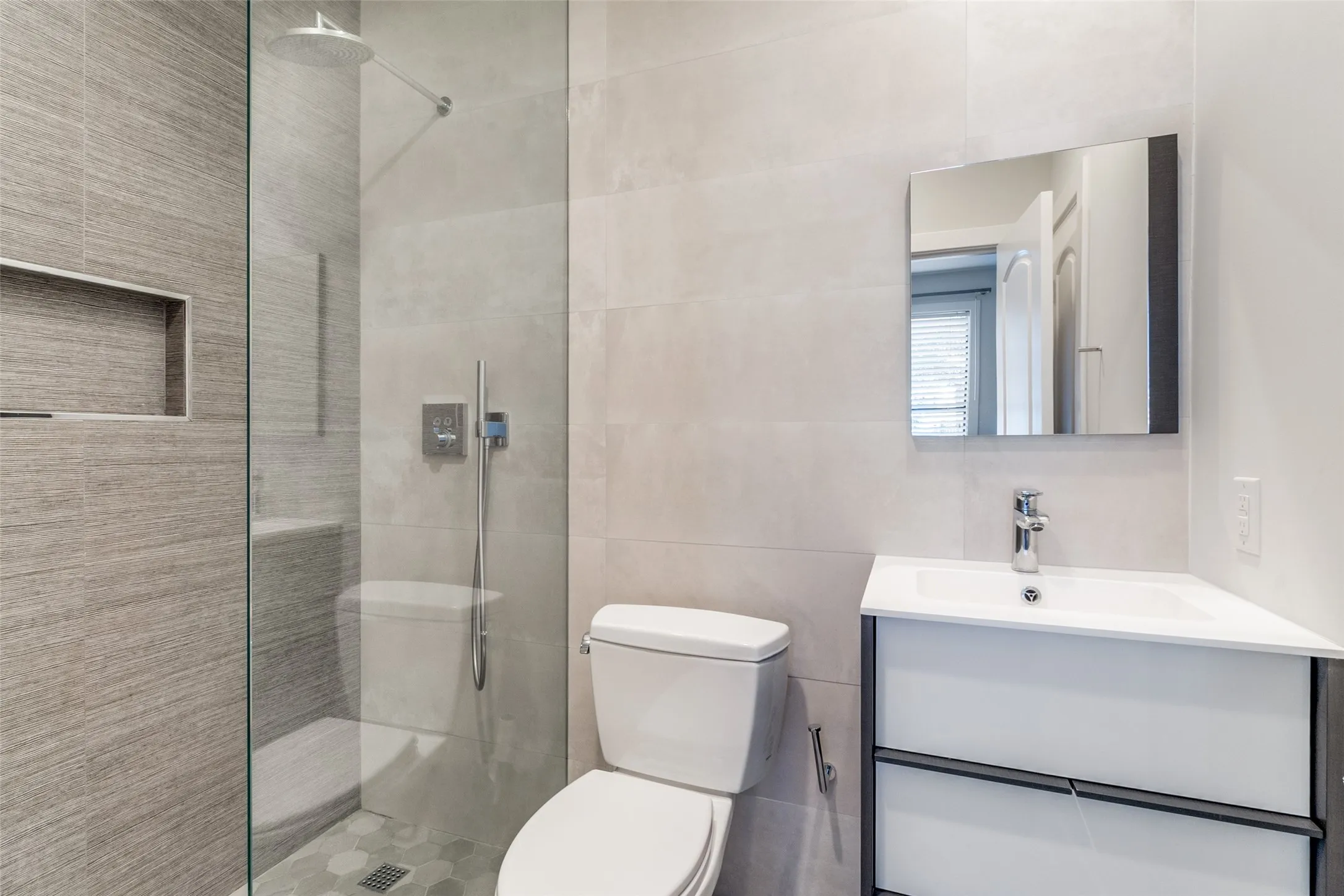 Condominium For Sale in Dallas County , 4211 Rawlins Street 530, Dallas, Texas 75219, 2 Bedroom, 3 Bathroom, 2 Garage spaces, 1,802 Sqft, built in 2006, mls#21402727, Real Estate Agent in Dallas, Homes For Sale in Dallas county, Homes For Sale in Dallas, Realtor in Dallas Texas, Real Estate Brokerage Independent Realty Texas, Luminita Cordes Realtor