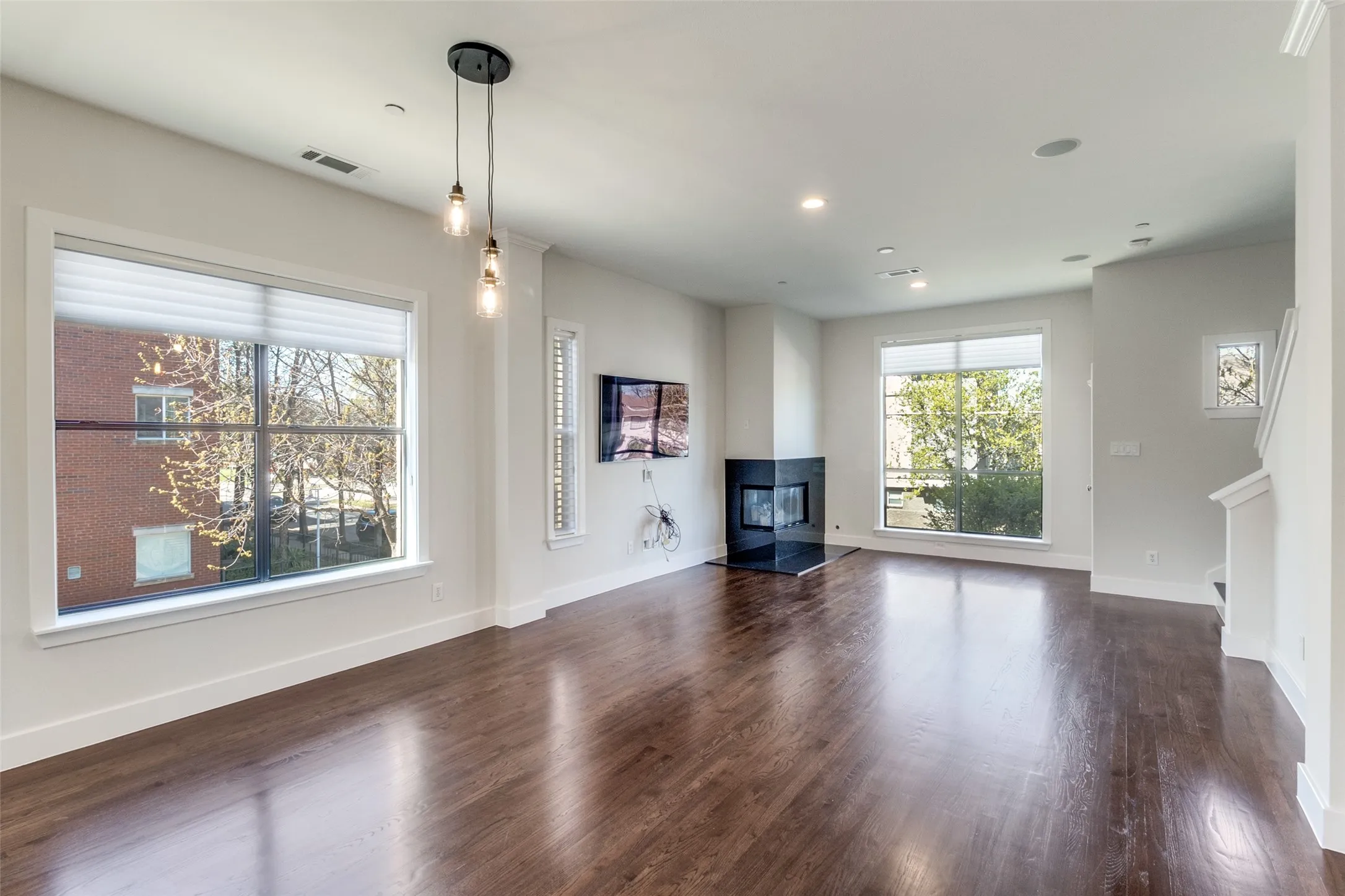 Condominium For Sale in Dallas County , 4211 Rawlins Street 530, Dallas, Texas 75219, 2 Bedroom, 3 Bathroom, 2 Garage spaces, 1,802 Sqft, built in 2006, mls#21402727, Real Estate Agent in Dallas, Homes For Sale in Dallas county, Homes For Sale in Dallas, Realtor in Dallas Texas, Real Estate Brokerage Independent Realty Texas, Luminita Cordes Realtor