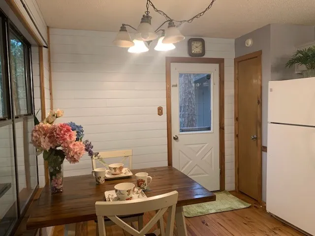 Single Family Residence For Sale in Wood County , 1042 Winding Trail, Holly Lake Ranch, Texas 75765, 2 Bedroom, 2 Bathroom, Garage spaces, 902 Sqft, built in 2005, mls#21402370, Real Estate Agent in Holly Lake Ranch, Homes For Sale in Wood county, Homes For Sale in Holly Lake Ranch, Realtor in Holly Lake Ranch Texas, Real Estate Brokerage Independent Realty Texas, Luminita Cordes Realtor