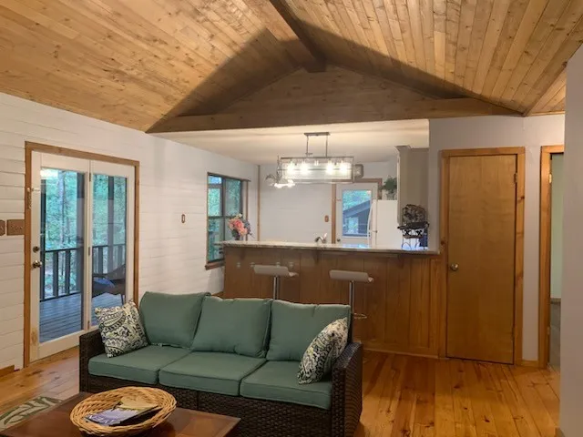 Single Family Residence For Sale in Wood County , 1042 Winding Trail, Holly Lake Ranch, Texas 75765, 2 Bedroom, 2 Bathroom, Garage spaces, 902 Sqft, built in 2005, mls#21402370, Real Estate Agent in Holly Lake Ranch, Homes For Sale in Wood county, Homes For Sale in Holly Lake Ranch, Realtor in Holly Lake Ranch Texas, Real Estate Brokerage Independent Realty Texas, Luminita Cordes Realtor