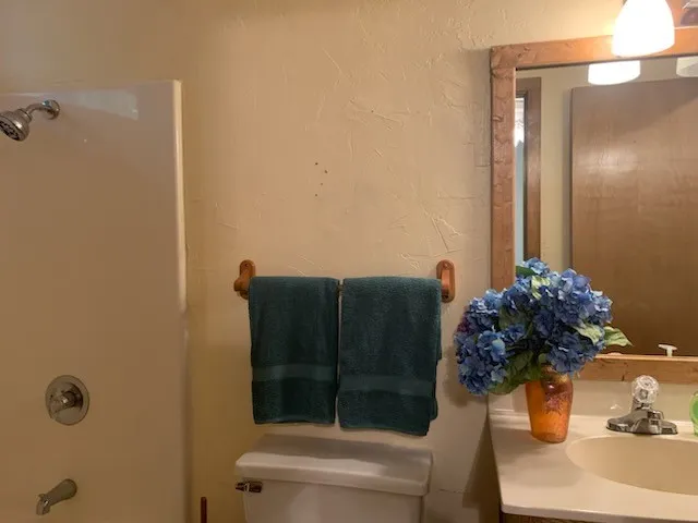 Single Family Residence For Sale in Wood County , 1042 Winding Trail, Holly Lake Ranch, Texas 75765, 2 Bedroom, 2 Bathroom, Garage spaces, 902 Sqft, built in 2005, mls#21402370, Real Estate Agent in Holly Lake Ranch, Homes For Sale in Wood county, Homes For Sale in Holly Lake Ranch, Realtor in Holly Lake Ranch Texas, Real Estate Brokerage Independent Realty Texas, Luminita Cordes Realtor