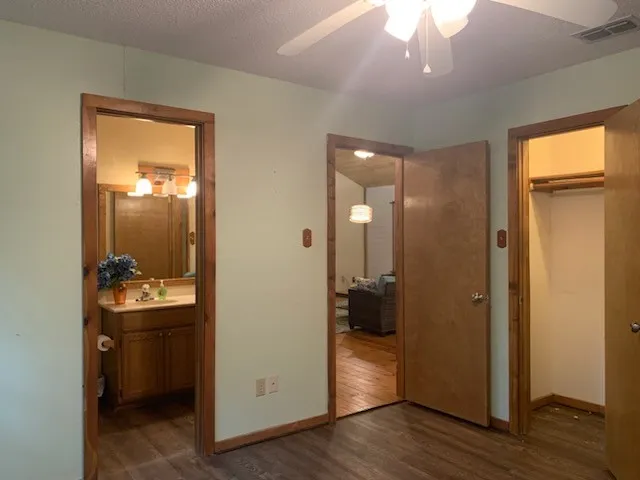 Single Family Residence For Sale in Wood County , 1042 Winding Trail, Holly Lake Ranch, Texas 75765, 2 Bedroom, 2 Bathroom, Garage spaces, 902 Sqft, built in 2005, mls#21402370, Real Estate Agent in Holly Lake Ranch, Homes For Sale in Wood county, Homes For Sale in Holly Lake Ranch, Realtor in Holly Lake Ranch Texas, Real Estate Brokerage Independent Realty Texas, Luminita Cordes Realtor