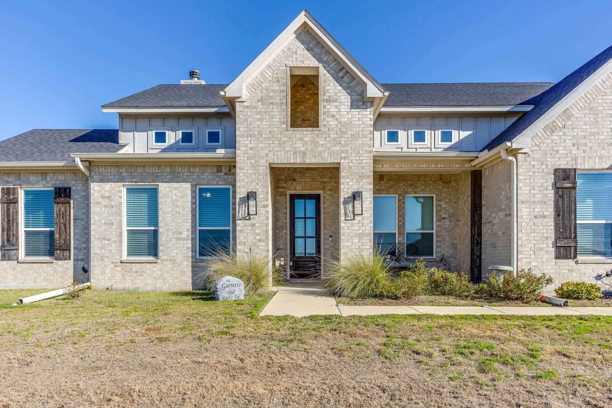 Single Family Residence For Sale in Parker County , 160 Rocky Top Ranch Lane, Reno, Texas 76020, 3 Bedroom, 3 Bathroom, 3 Garage spaces, 2,429 Sqft, built in 2023, mls#21400989, Real Estate Agent in Reno, Homes For Sale in Parker county, Homes For Sale in Reno, Realtor in Reno Texas, Real Estate Brokerage Independent Realty Texas, Luminita Cordes Realtor