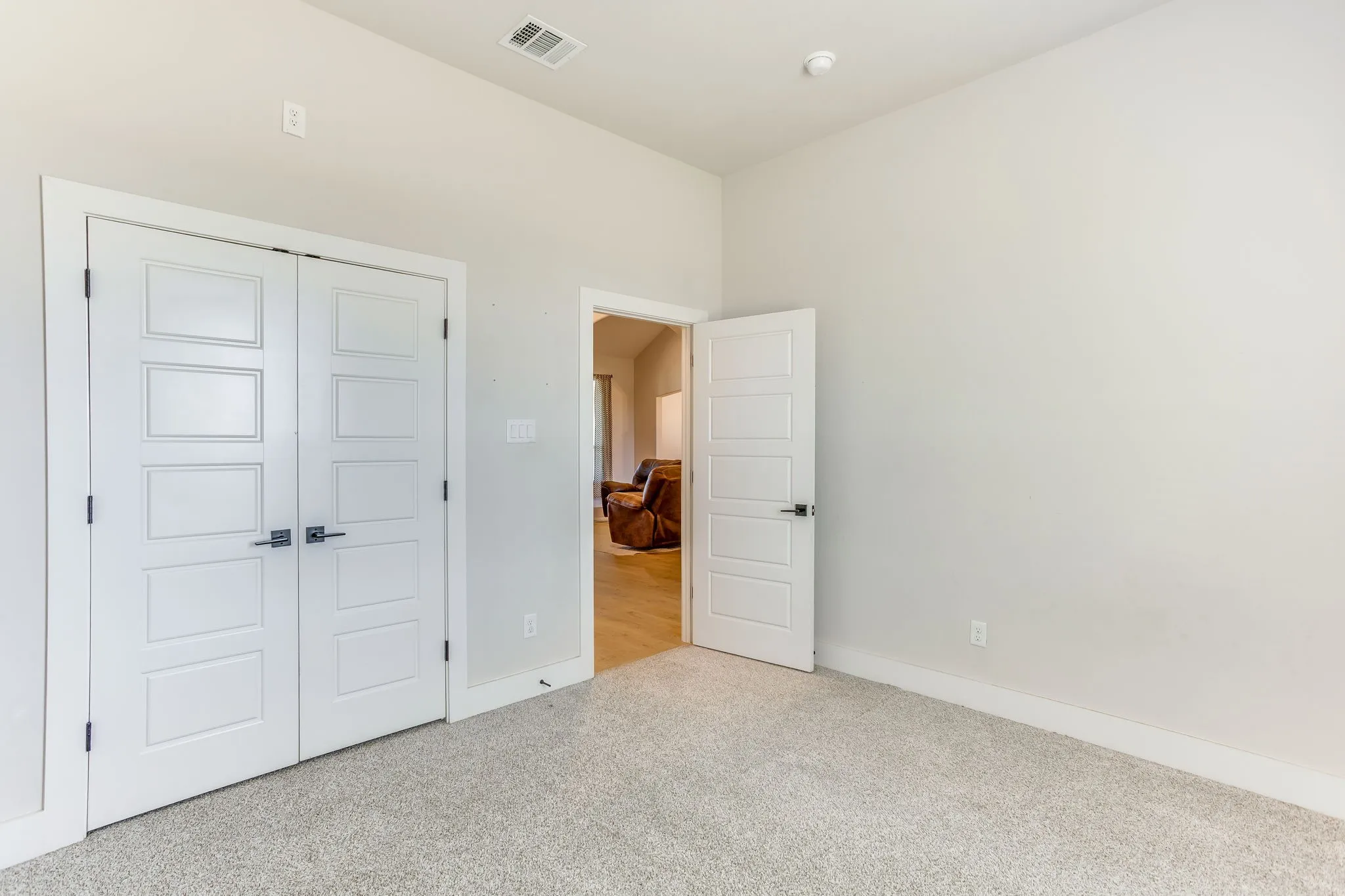 Single Family Residence For Sale in Parker County , 160 Rocky Top Ranch Lane, Reno, Texas 76020, 3 Bedroom, 3 Bathroom, 3 Garage spaces, 2,429 Sqft, built in 2023, mls#21400989, Real Estate Agent in Reno, Homes For Sale in Parker county, Homes For Sale in Reno, Realtor in Reno Texas, Real Estate Brokerage Independent Realty Texas, Luminita Cordes Realtor