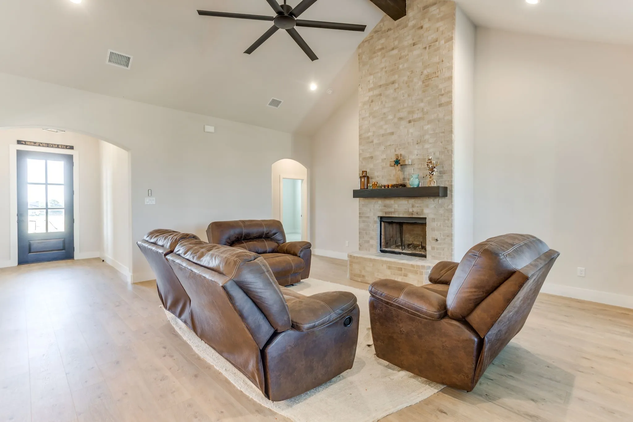 Single Family Residence For Sale in Parker County , 160 Rocky Top Ranch Lane, Reno, Texas 76020, 3 Bedroom, 3 Bathroom, 3 Garage spaces, 2,429 Sqft, built in 2023, mls#21400989, Real Estate Agent in Reno, Homes For Sale in Parker county, Homes For Sale in Reno, Realtor in Reno Texas, Real Estate Brokerage Independent Realty Texas, Luminita Cordes Realtor